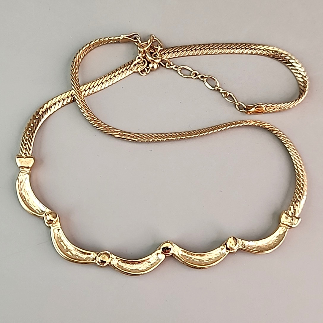 Rhinestone Chain Necklace Scalloped Clear Glass Gold Tone Herringbone 21″