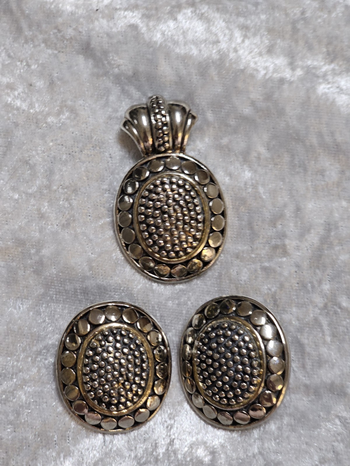 c1980 Retro-inspired “DOT” Design Pendant &Earrings Set. Clasp backs NIB.