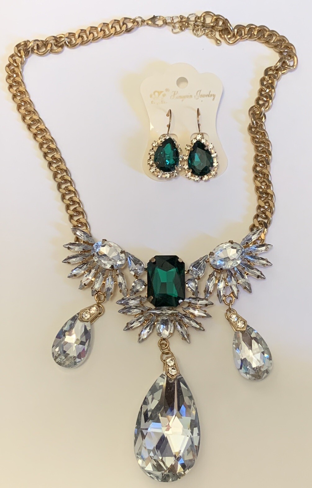 Women Necklace Set Green And White Stones Brand New Condition