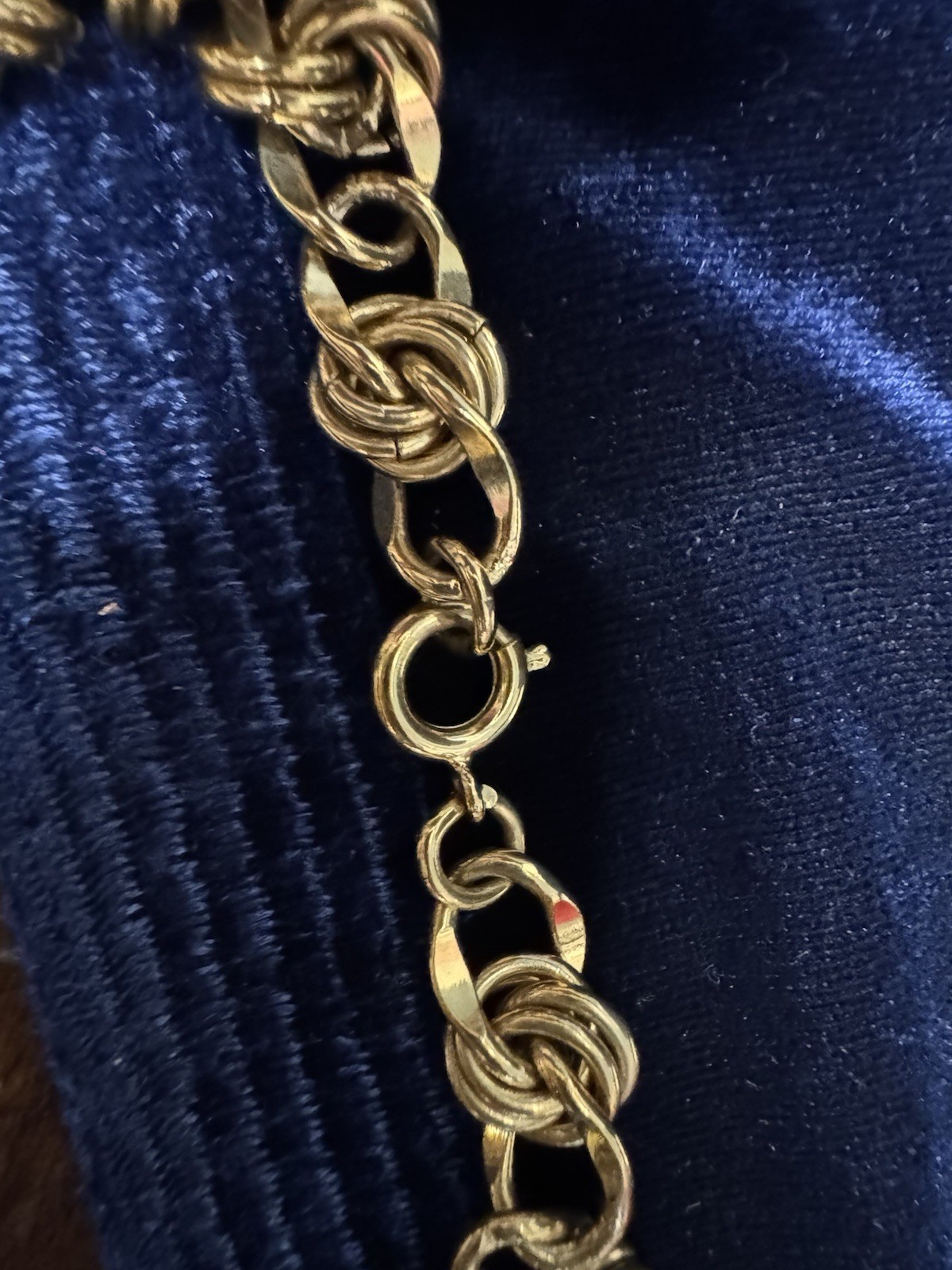Vintage 30” Gold Tone Rosette Swirl Love Knot Link Chain Necklace Unsigned