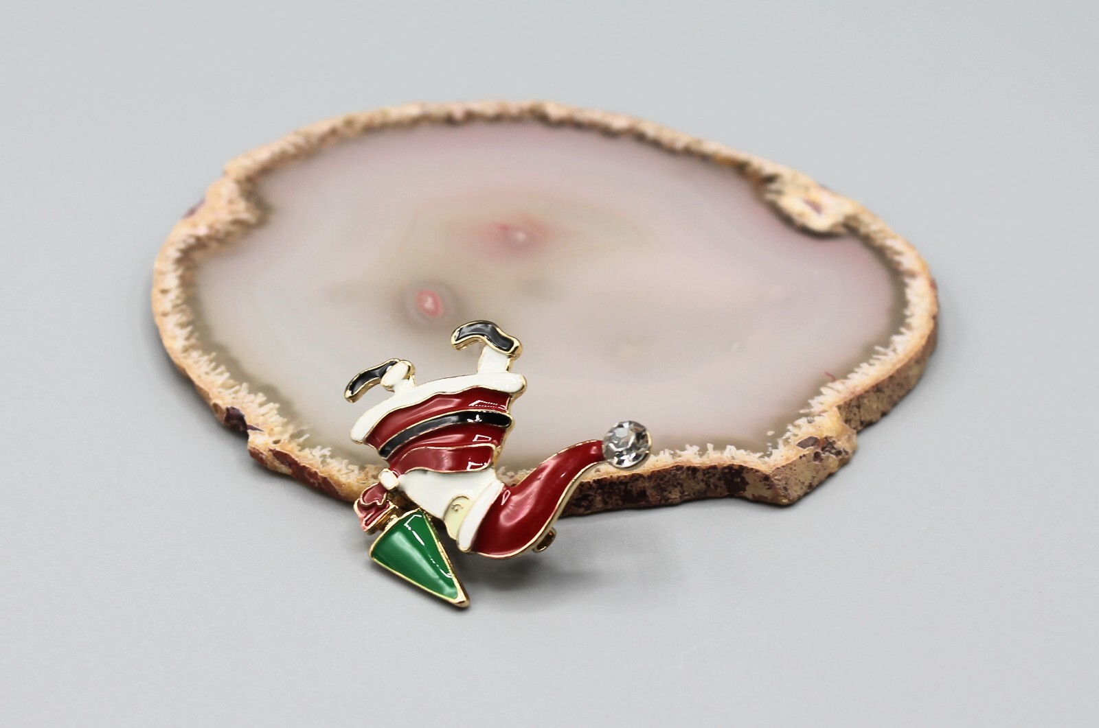 Christmas Santa pin brooch jewelry elegant fun adorable cute sparkle Holidays