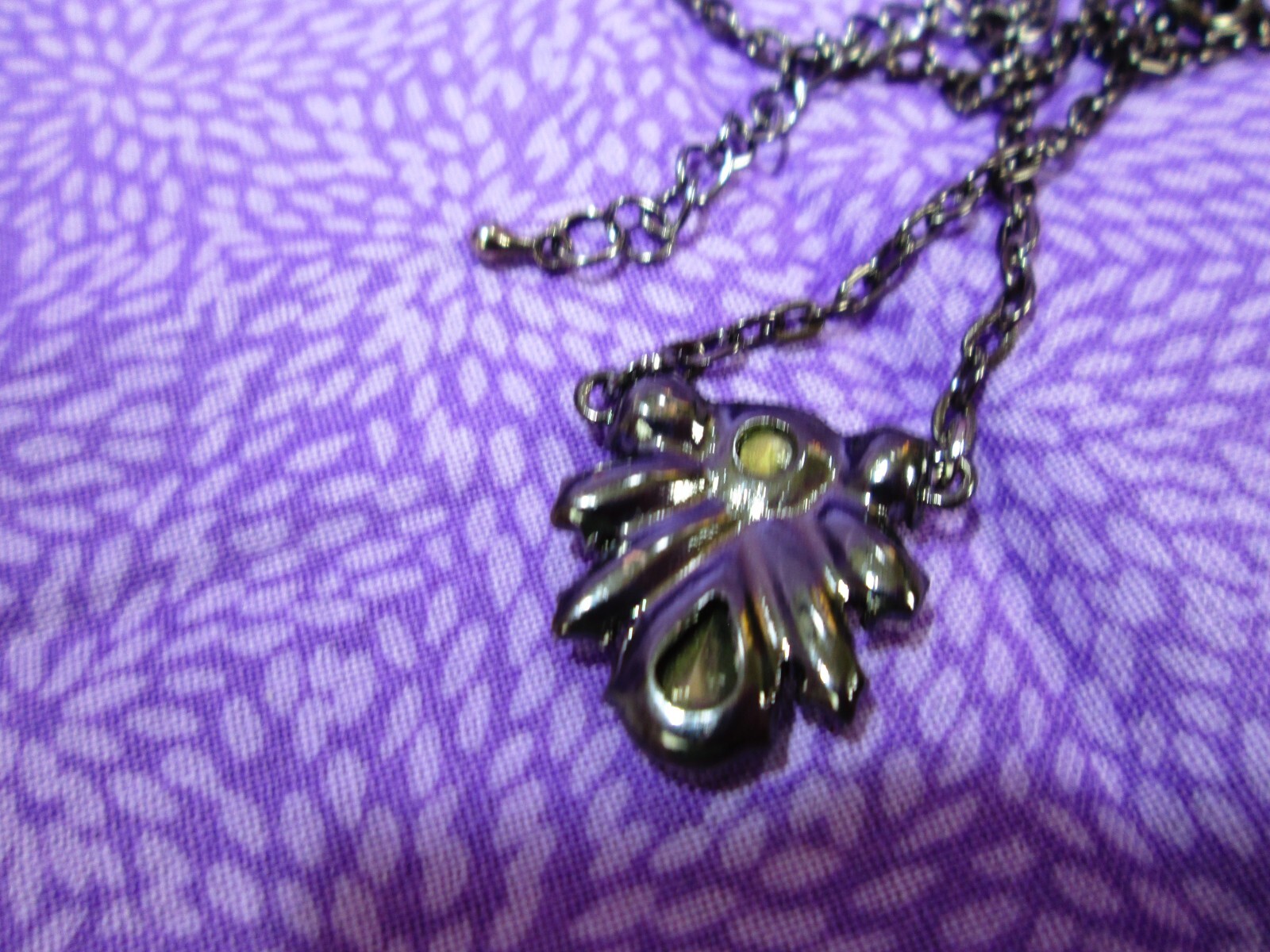 Acrylic Rhinestone Pendant Necklace 17.5″-20.5″ / Gunmetal Tone & Smoke / E