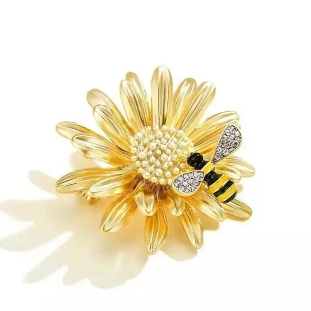 ENAMEL DAISY FLOWER BEE BROOCH PIN~EASTER MOTHERS DAY GARDENER GIFT FOR HER MOM