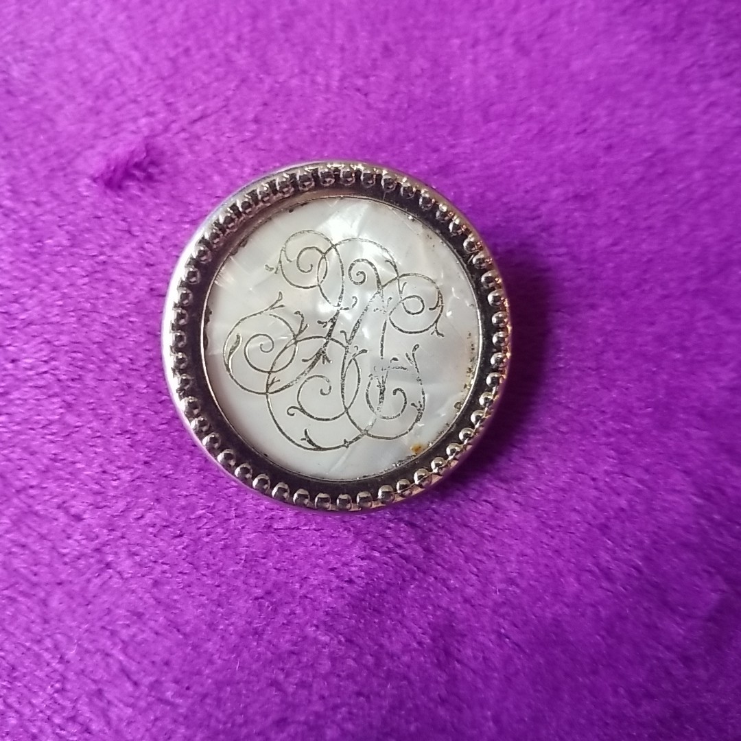 Vintage General Mfg Co USA Seamstress Magnetic Pin Holder Brooch Mother of Pearl