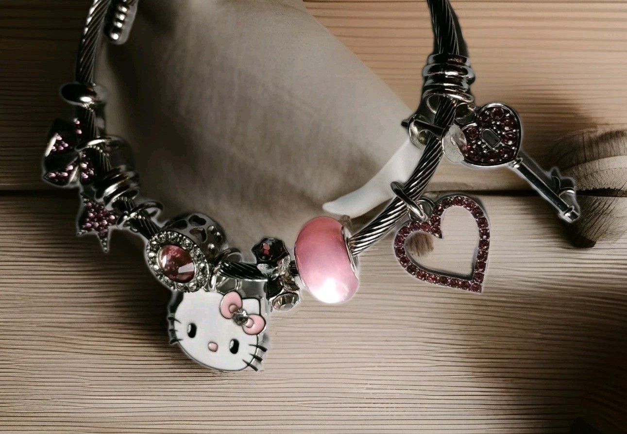 Kitty Silvertone & Pink 8 Charm Stretch bracelet Girls,teens,adults,NEW