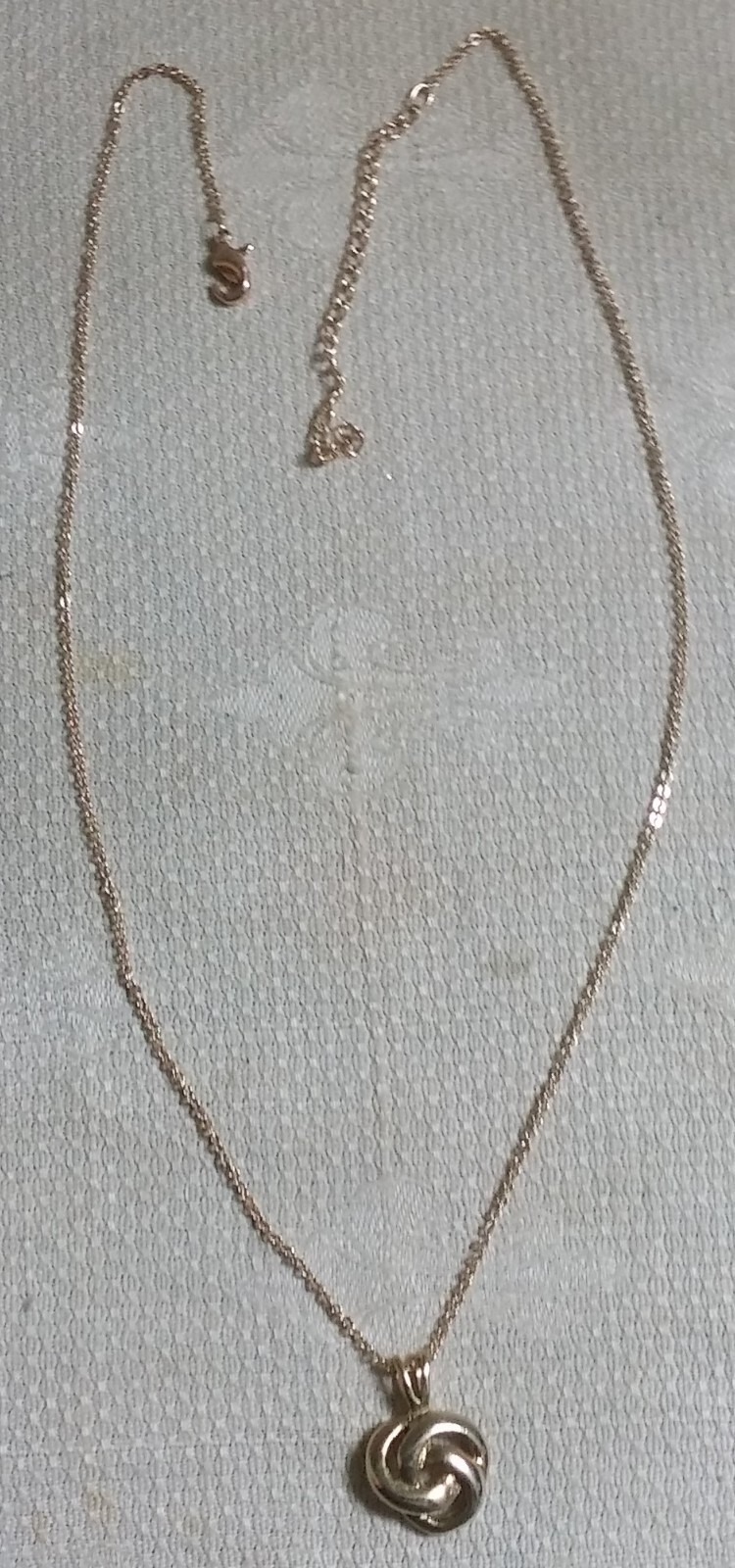 Vintage GT Metal Fine Chain Gold Flat Knot Pendant 19.5″ Necklace