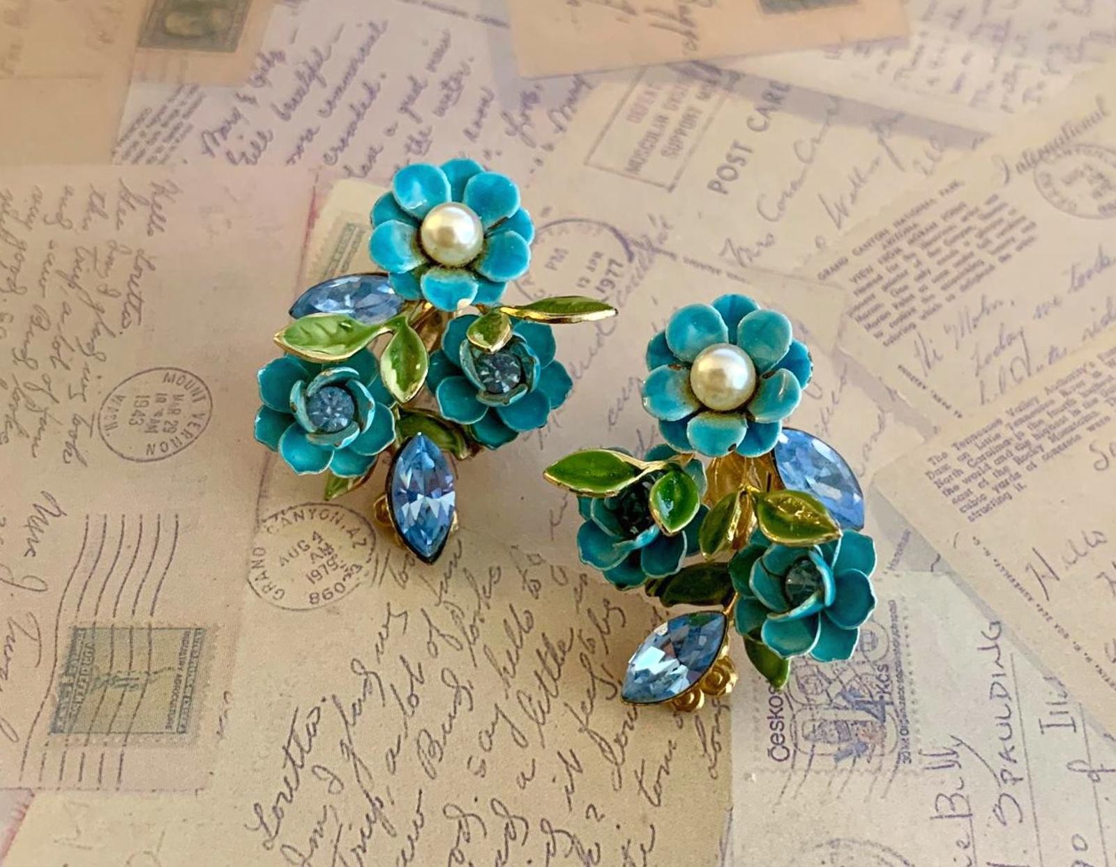 Vintage Signed Lisner Blue Enamel Floral Clip-On Earrings – Rhinestone Bouquet