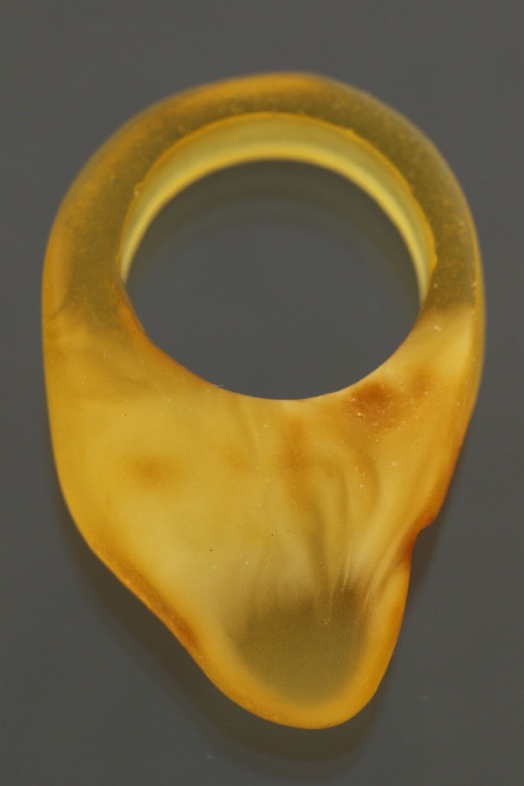 Genuine BALTIC Sea AMBER Solid Piece Carved RING 4.75 UNISEX 15.5mm 2.9g 40125-3