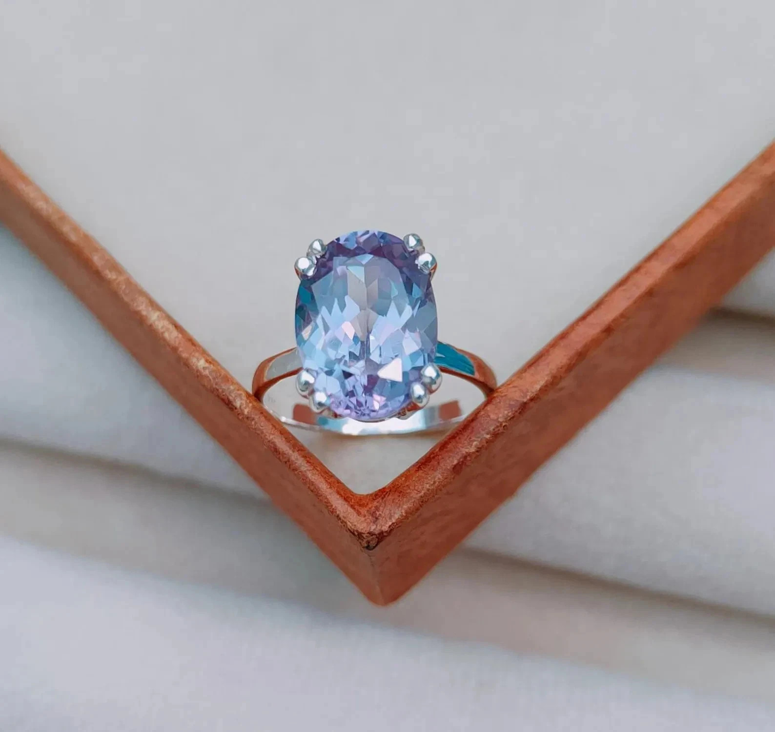 9 Ct Elegant Alexandrite Solitaire Ring – Vintage Jewelry- Crafted 925 Silver