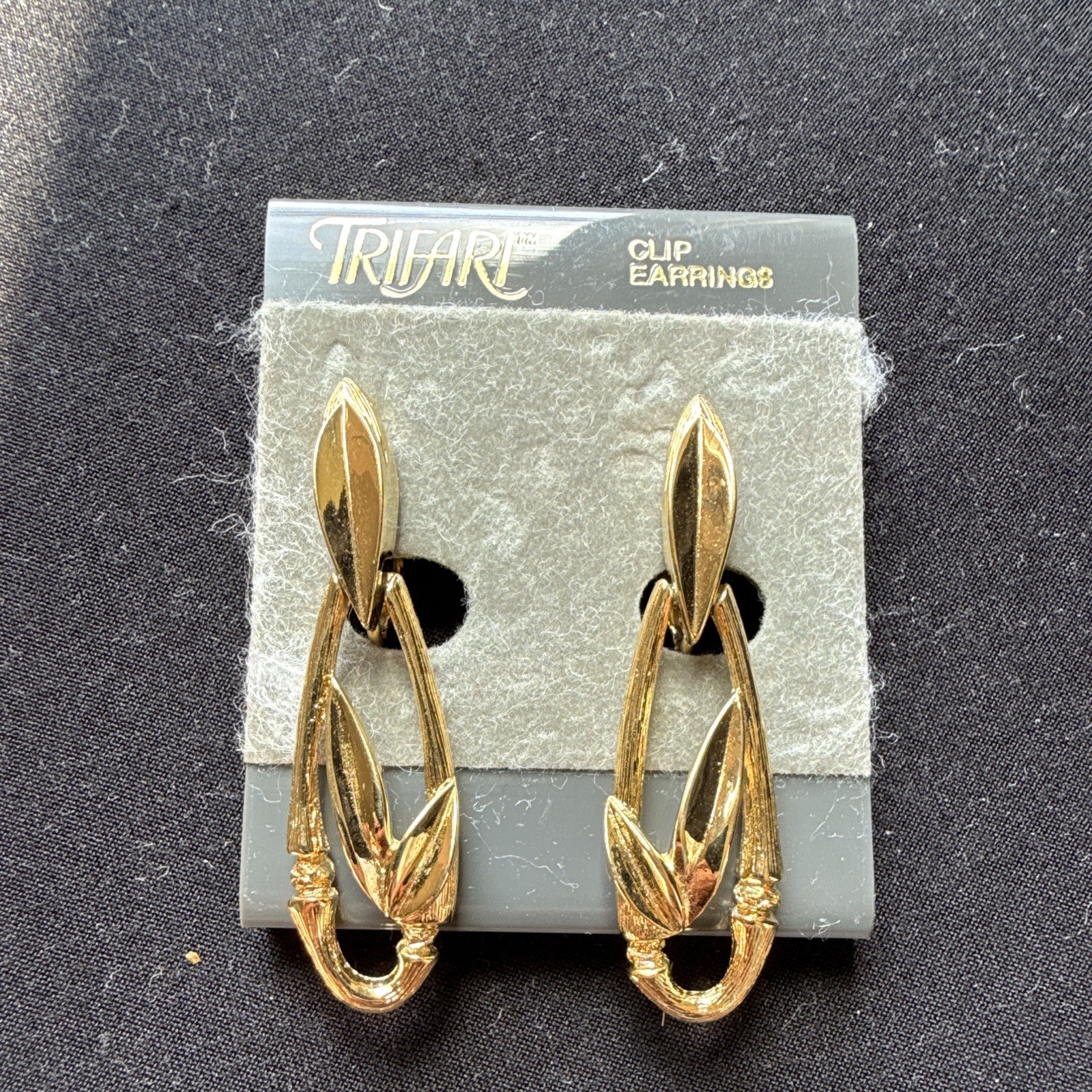 Vintage Trifari Signed Teardrop Dangle Clip-On Gold Tone Earrings
