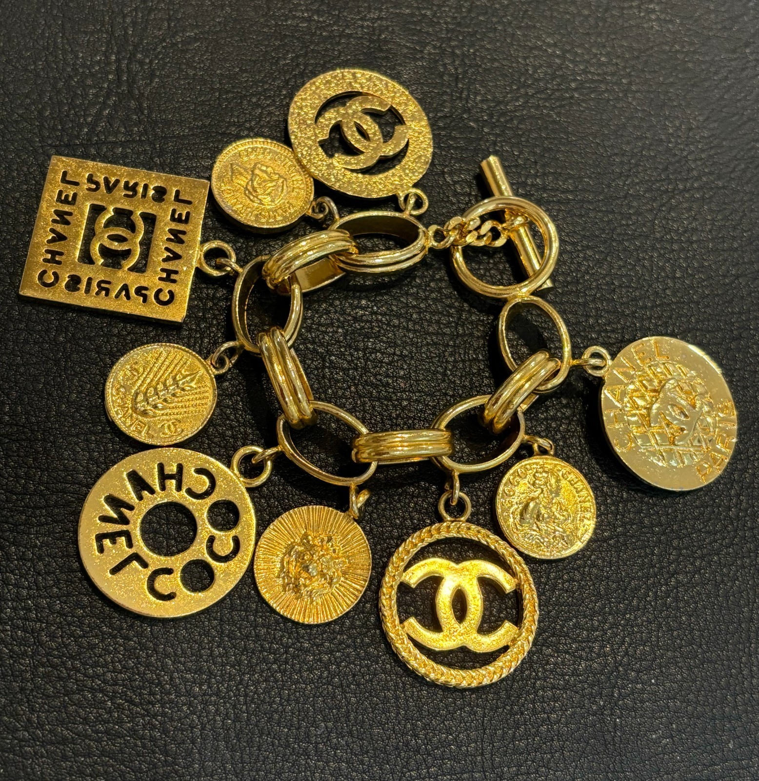 CHANEL Bracelet Bangle AUTH Coco Mark chain Logo Vintage Rare GOLD Icon 28 F/S