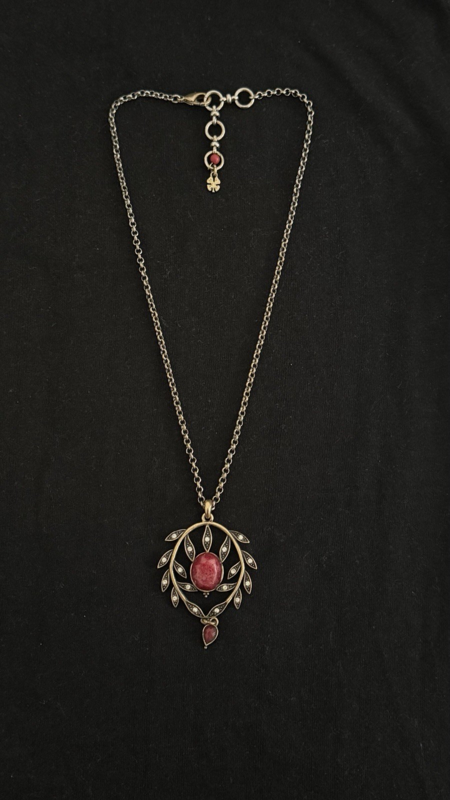Vintage lucky brand Necklace Red Oval Bezel Pendant Teardrop Charm Lariat