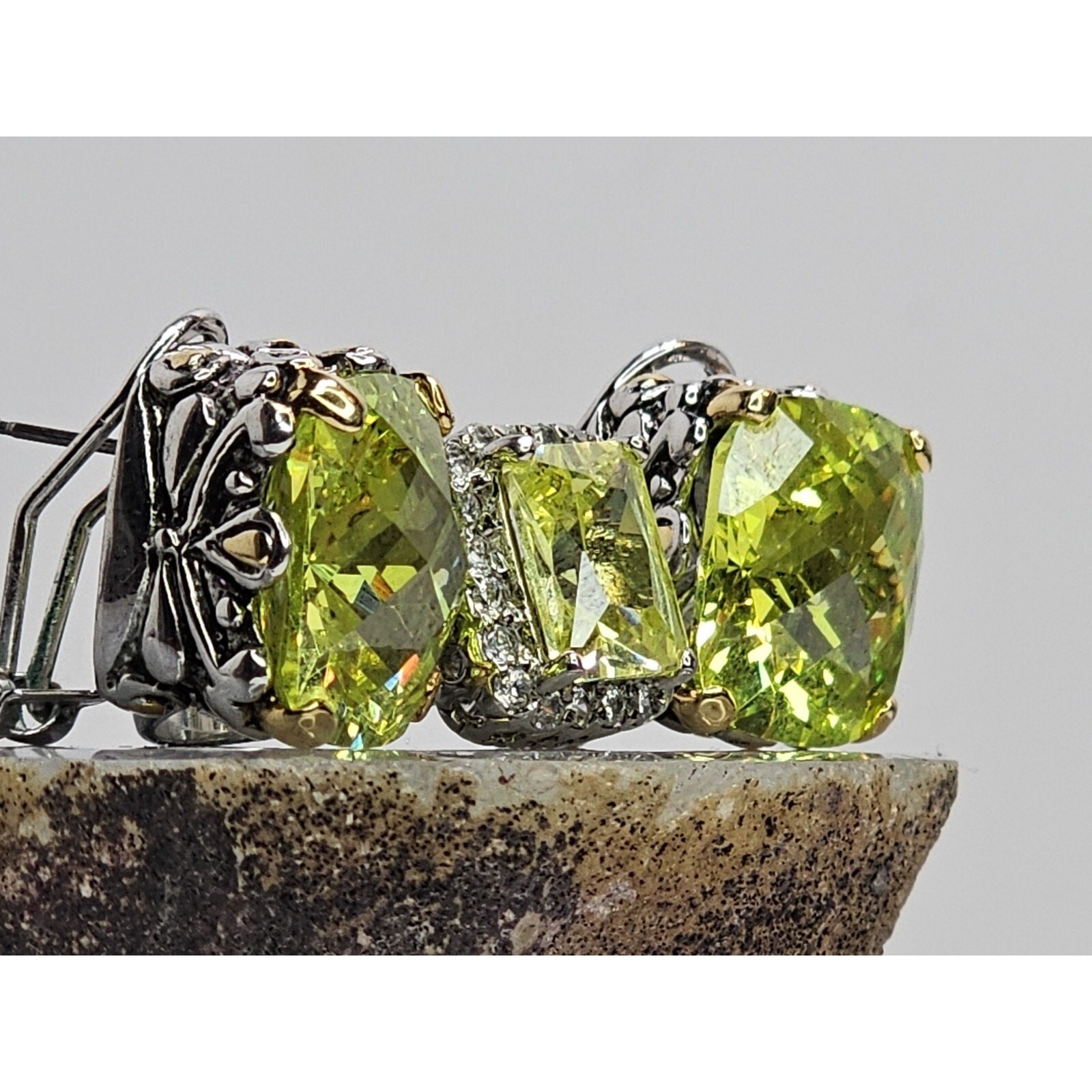 Costume Silver Tone – Green Stone Earrings & Ring Set – High Quality – Ring SZ 7