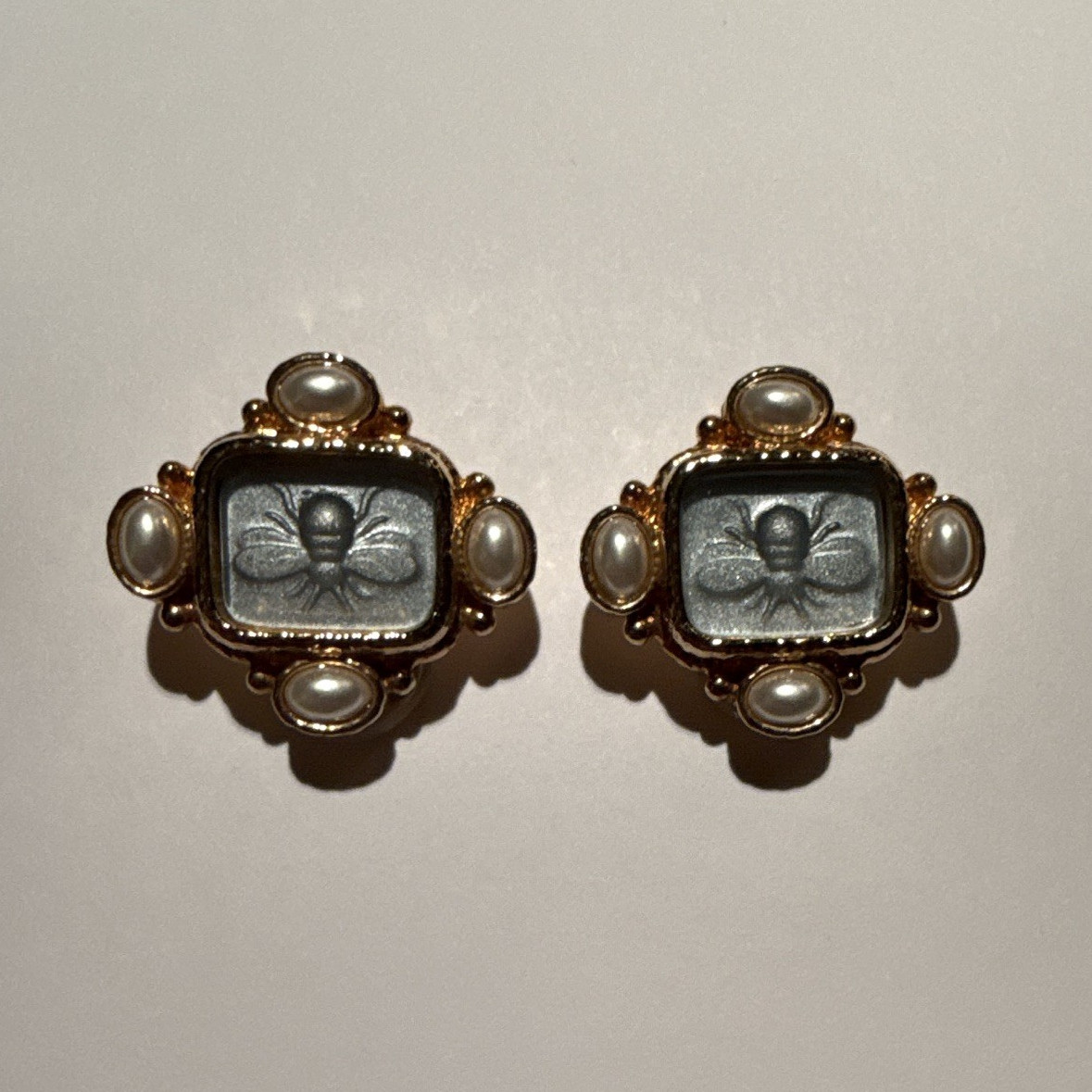 Gold Tone Signed Clip-On Stud Earrings Gray Bee Motif Rectangle Lobe w/pearls