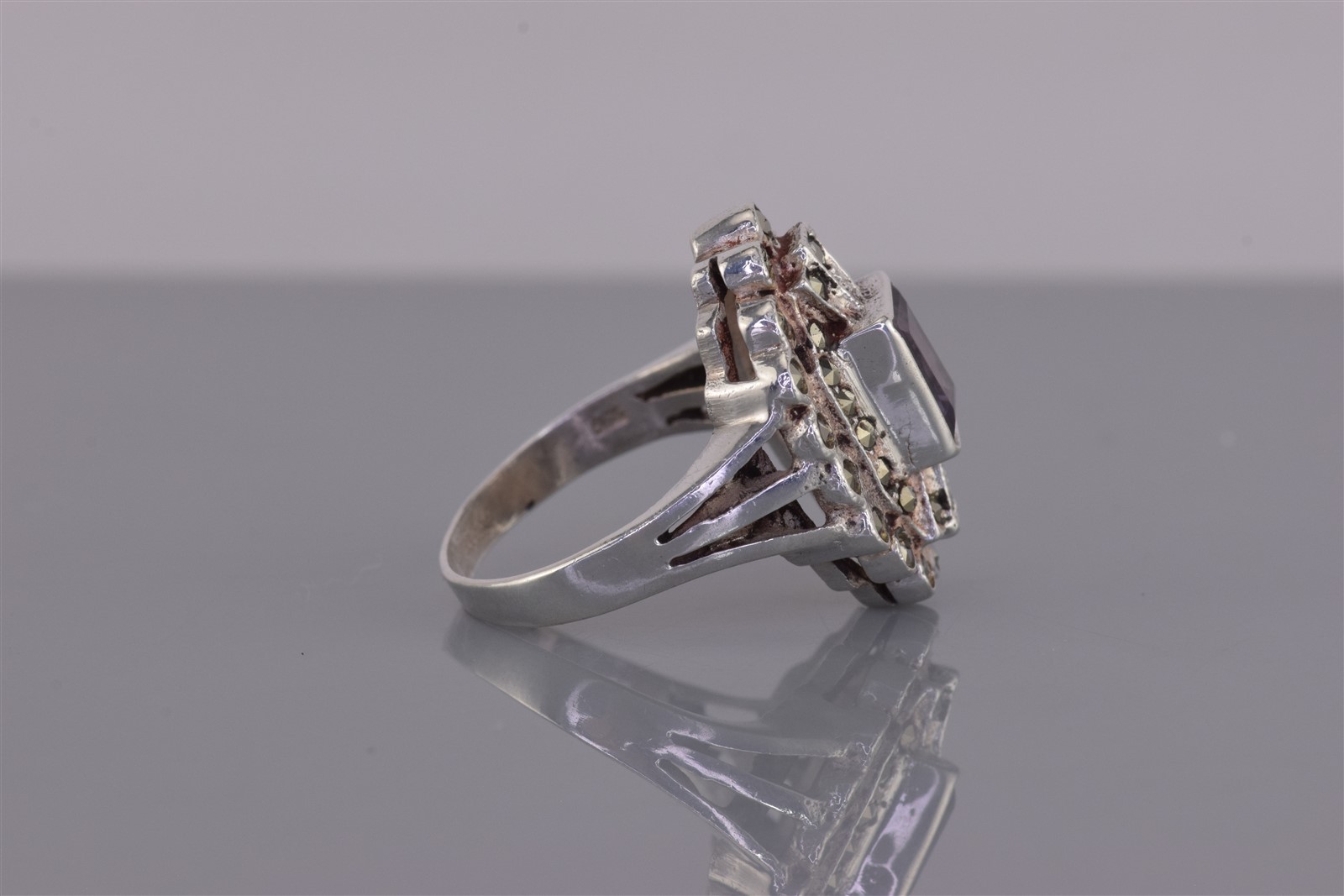 Sterling Silver 21mm Purple Emerald Cut Marcasite Clustered Band Ring 925 Sz: 7