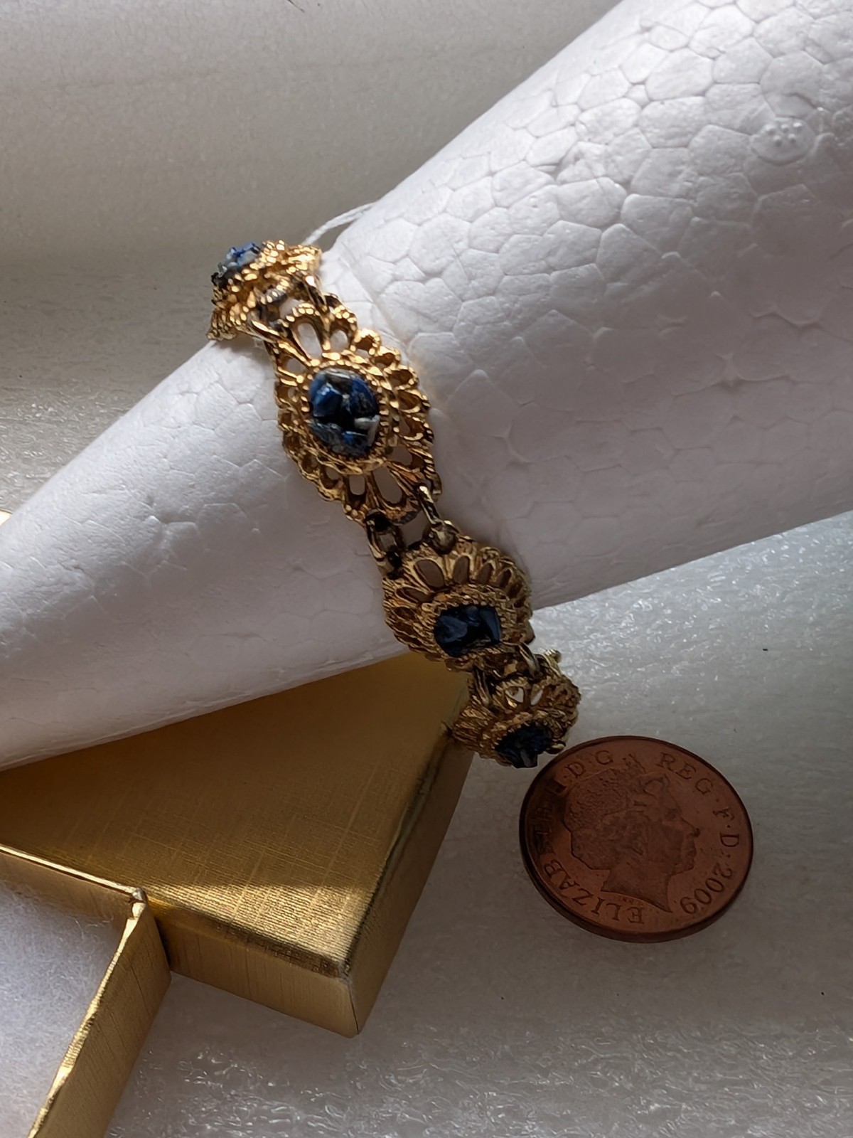Vintage Yellow Gold Tone Ornate Panel Bracelet + Lapis Lazuli Chip 26g 18.5 cm L