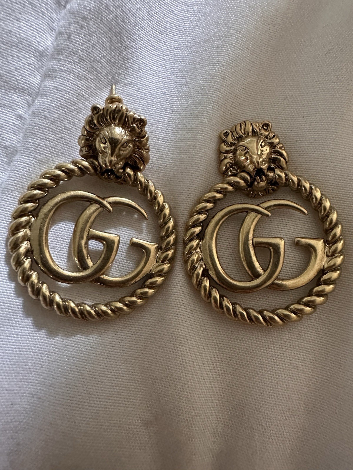 Gucci Lion Head Gold Tone Dangle Earrings – FLAW