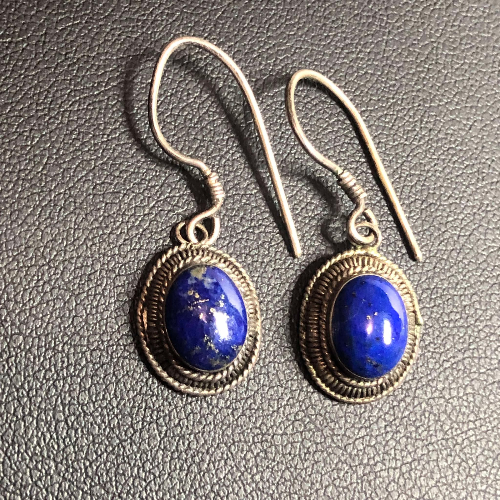 2283 Vtg Earrings 925 sterling silver Lapis oval dangle drop earrings 3.2grams
