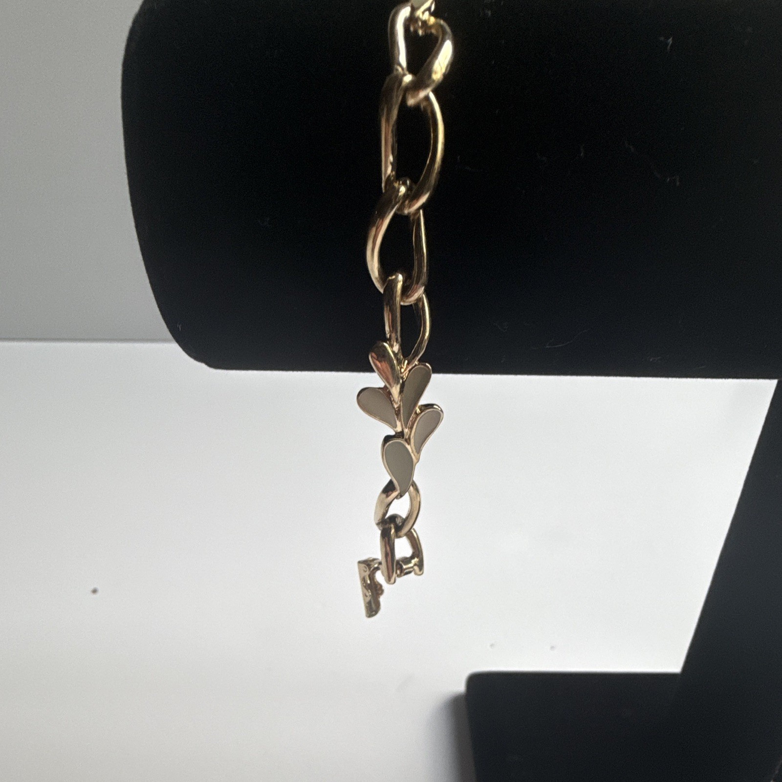 Vintage Trifari Gold Tone 7” Oval Link Chain Bracelet w/ Leaf Charms