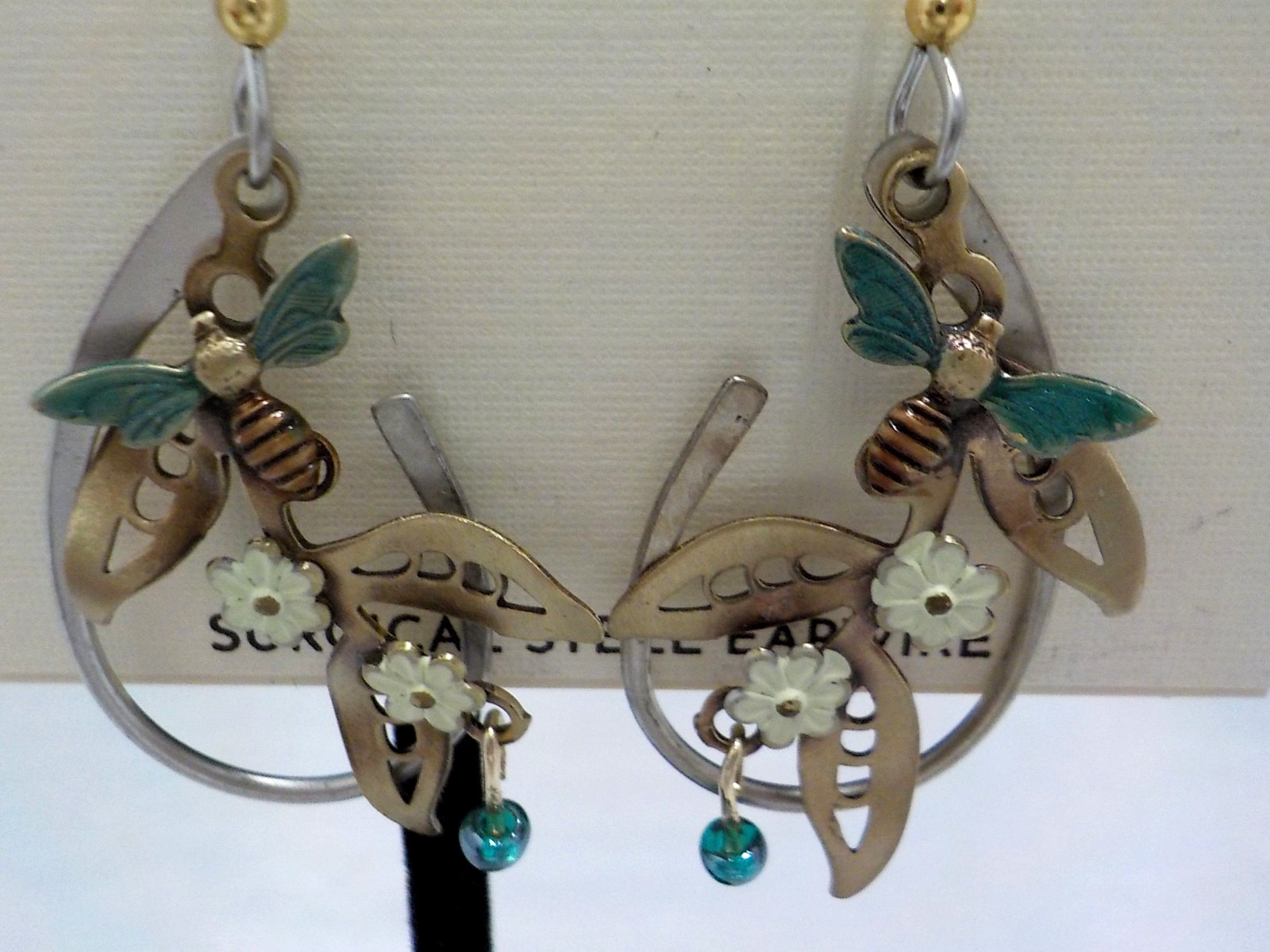 SILVER FOREST SMALL BEE WITH FLOWERS AND LEAVES EARRINGS NEW ON CARD