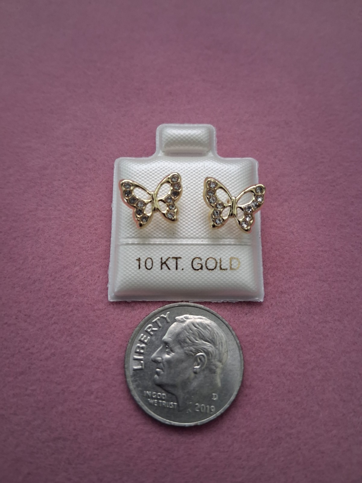 10k gold butterfly screw back stud earrings /arete maripos de oro 10K de rosca.
