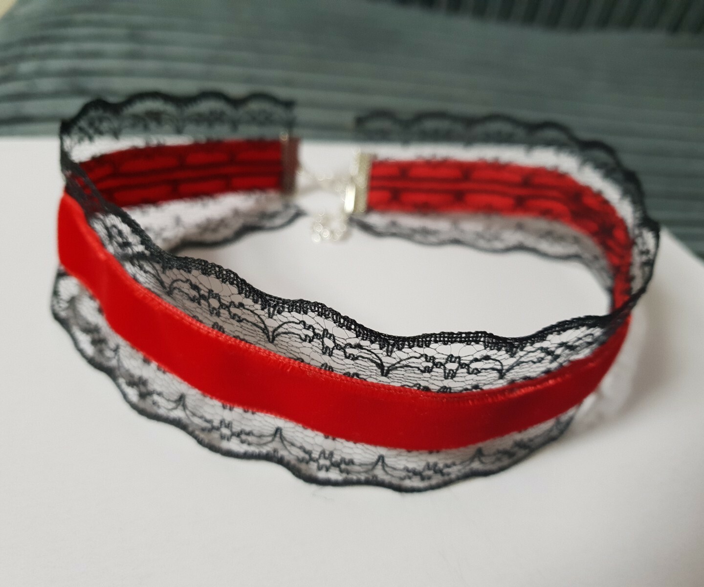 Ladies Crystal Dimonte pearls velvet ribbon embroidered lace Chakor Necklace.