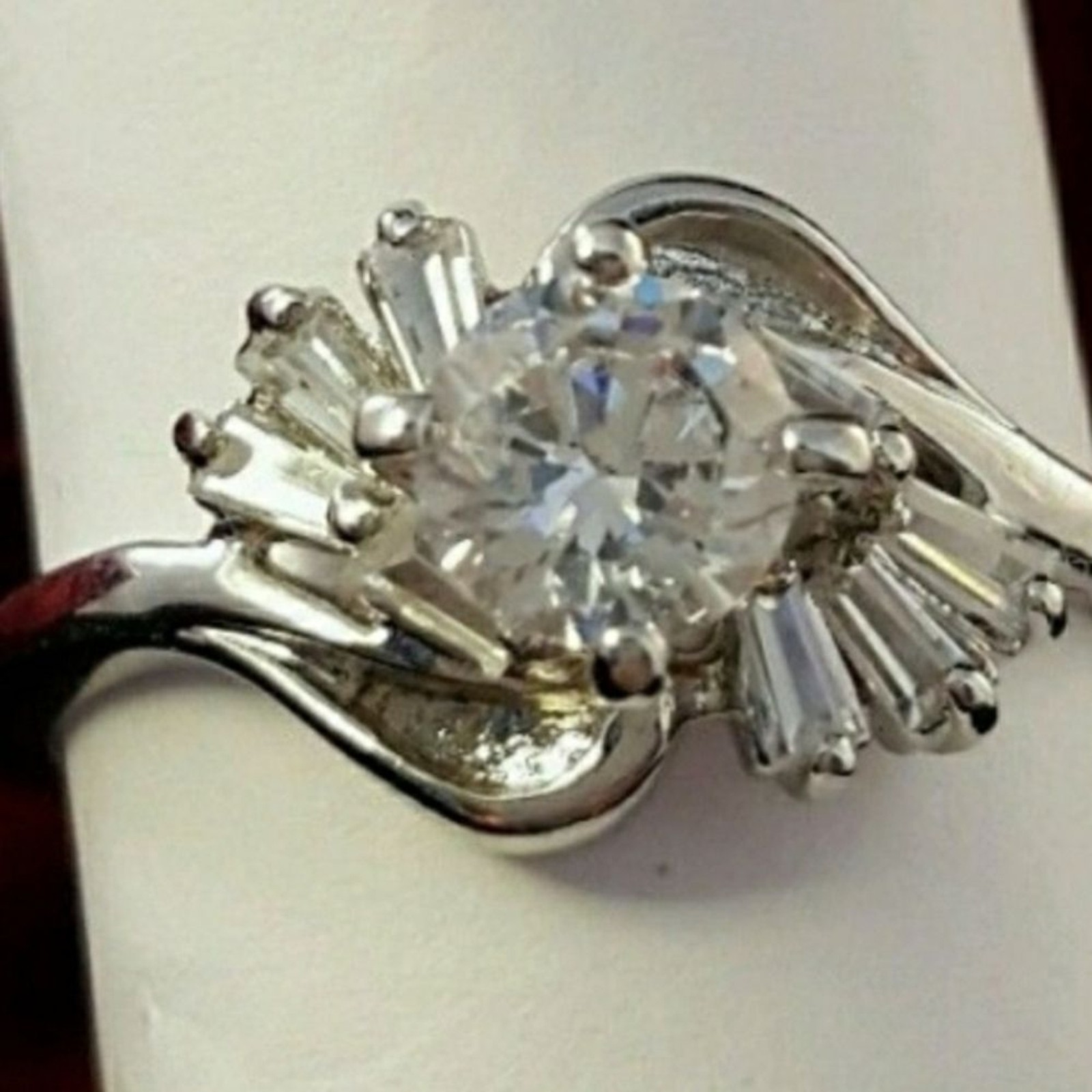 Vintage Style Silver Cocktail Ring Cubic Zirconia Flower Size 11 *