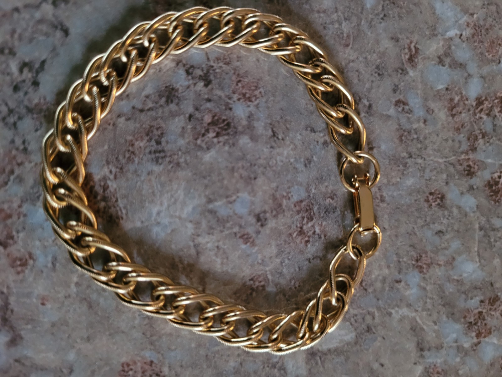 Gold-Tone Curb Link Chain Bracelet Metal Lobster Clasp No Stone Round