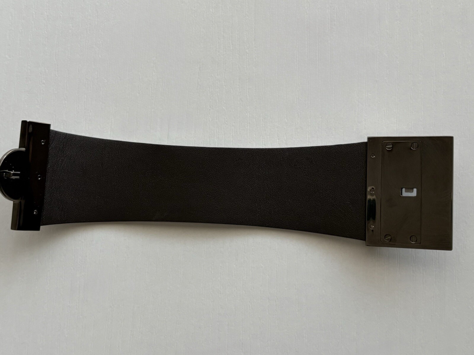 Henri Bendel Cuff Bracelet 7.25” Wide Grey Oval Wrap Stylish Push Lock Secure67g