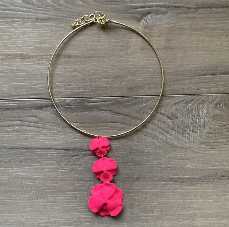 Source Unknown Gold and Pink Floral Hoop Choker Necklace