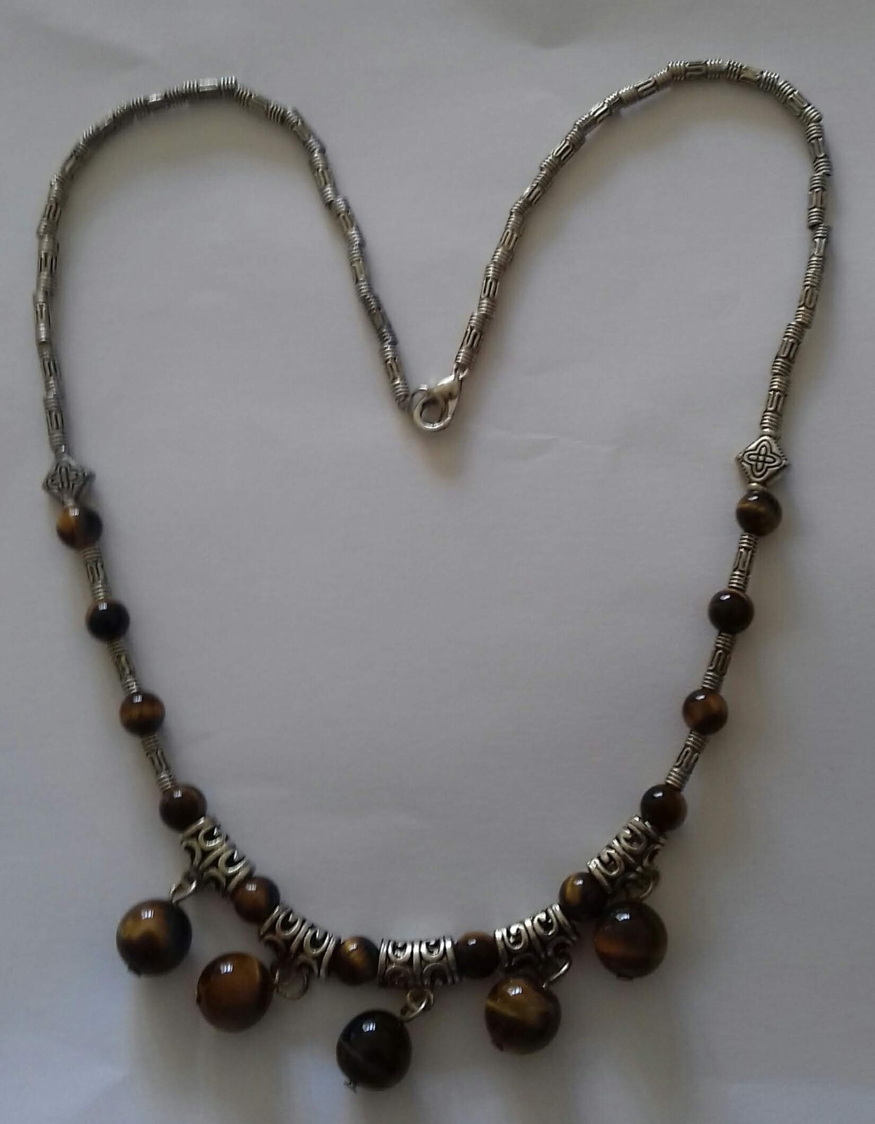 Beautiful Tigereye & Silver necklace. Brand new & excellent condition.