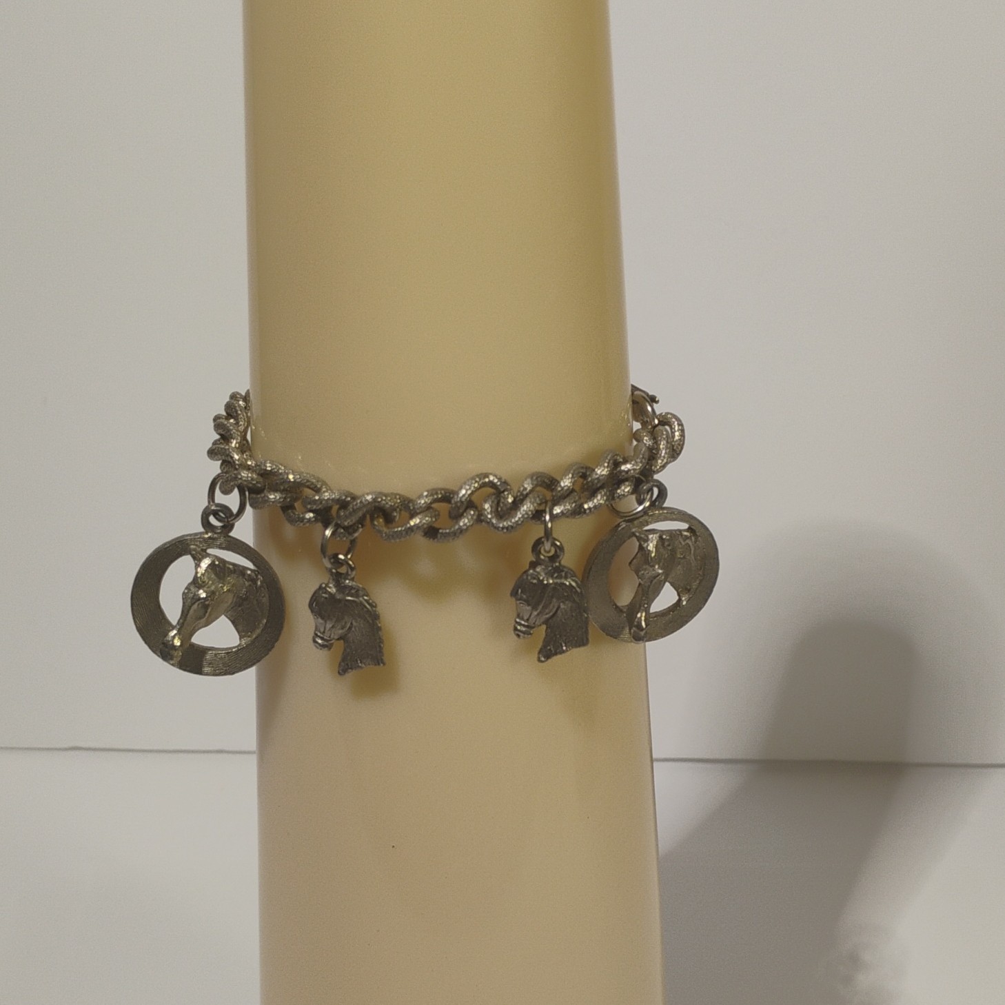 Silver Tone Cable Chain Charm Bracelet Horse Head Dangle Lobster Clasp 7 in