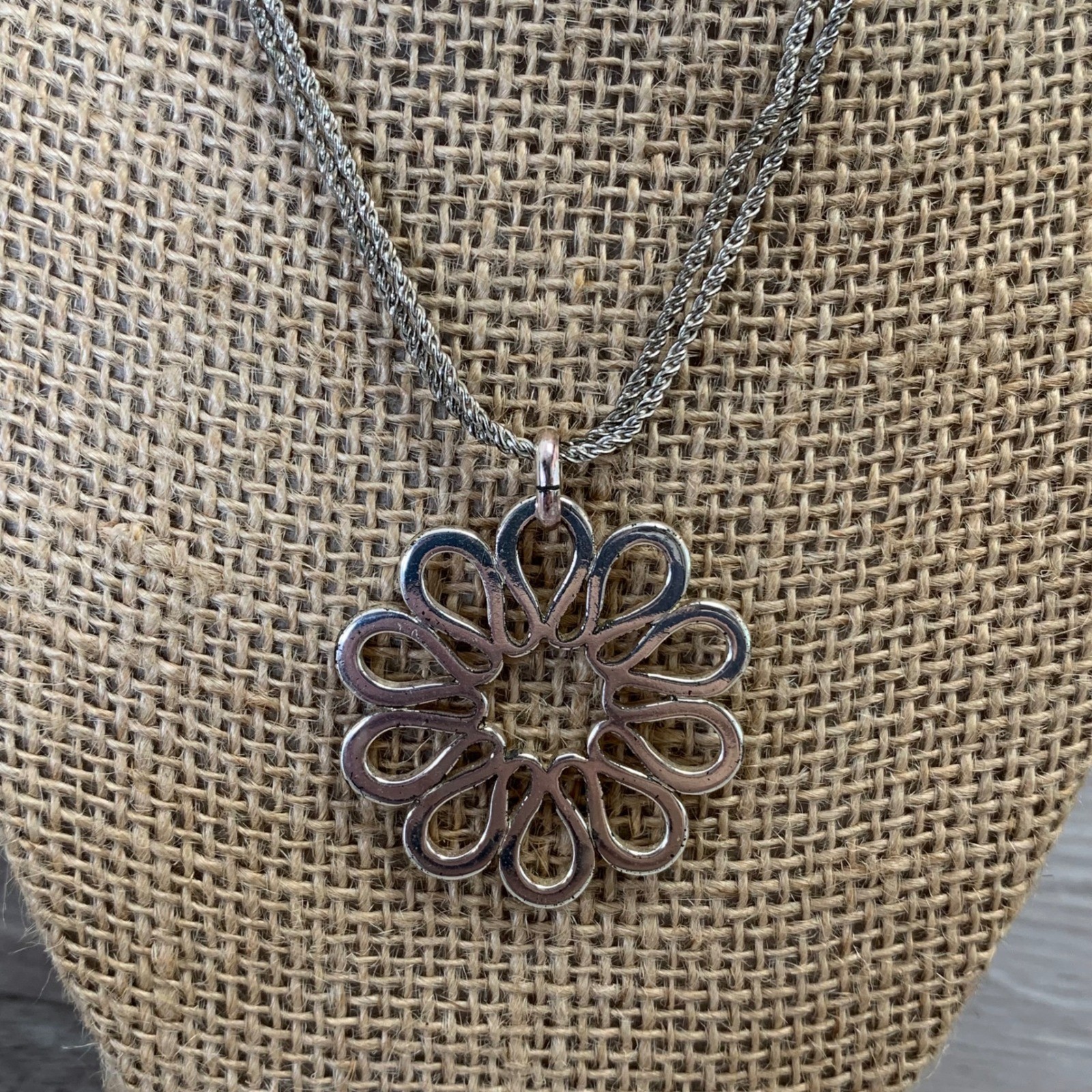 Liz Claiborne Silver Tone Double Strand Rope Chain Floral Pendant Necklace 16in