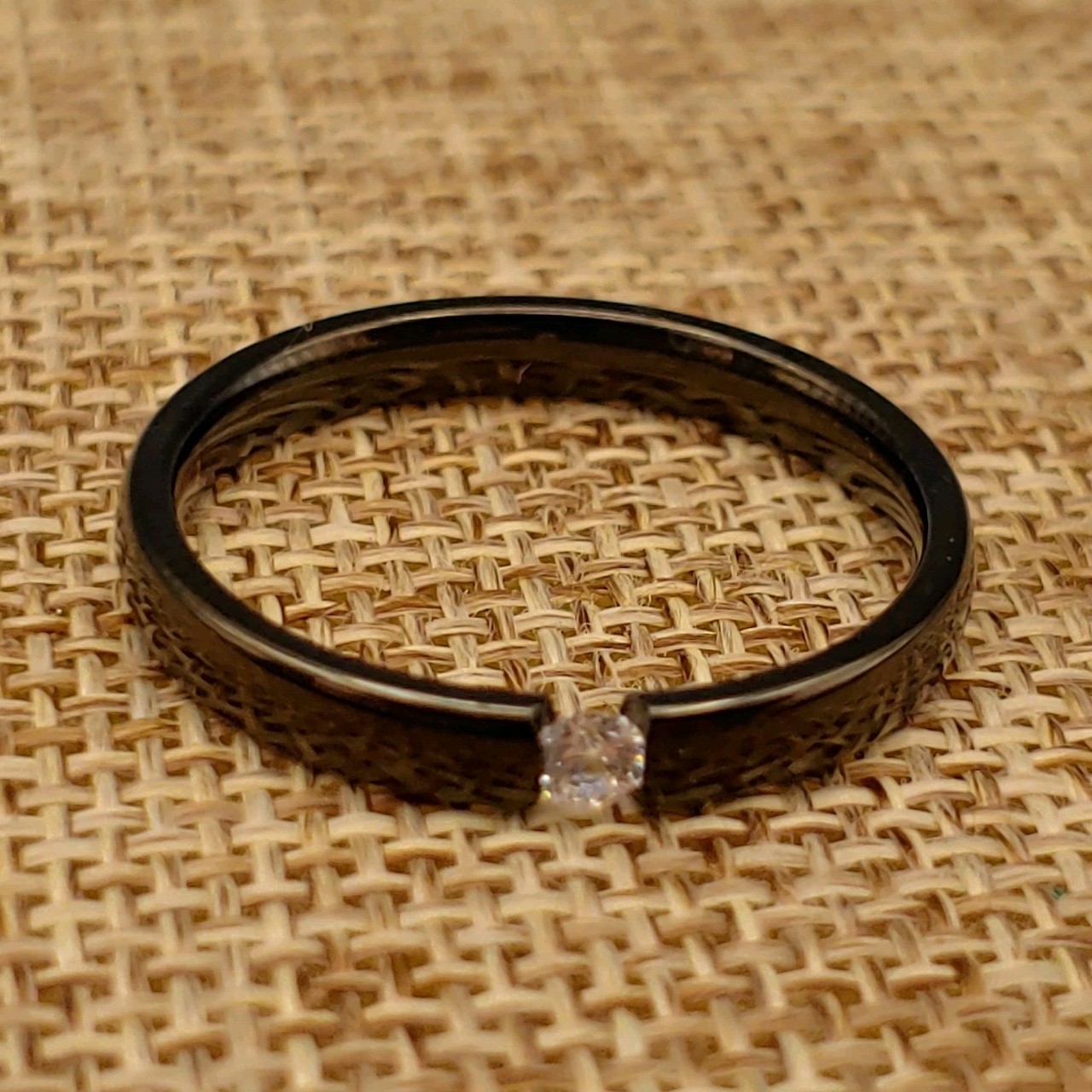 Round Cut Tension Set Style Black tone ring size 11 weighs 2.7g band 3mm