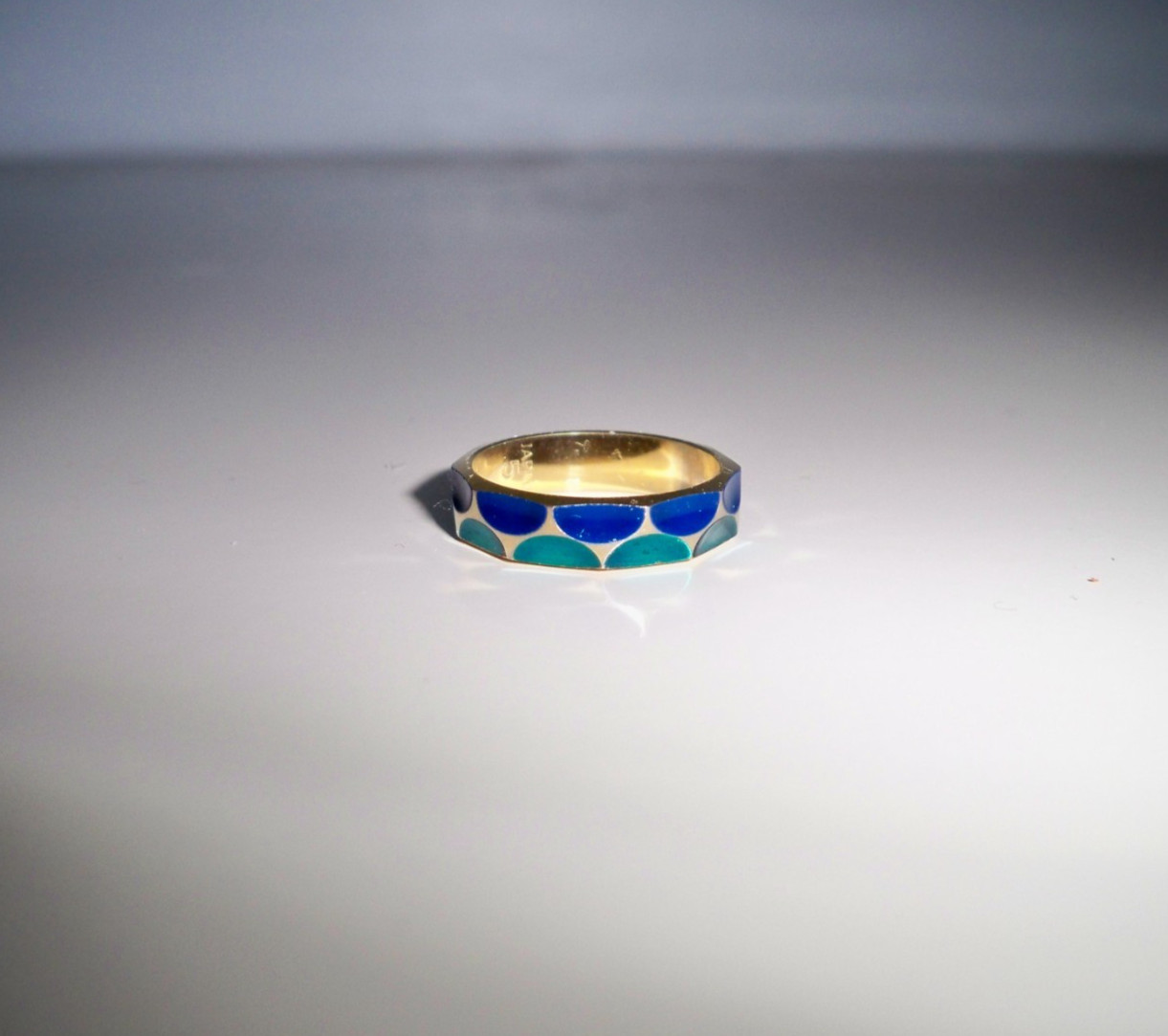 Goldtone Fashion Ring with Navy and Green Accents Around Band – size 5 Japan