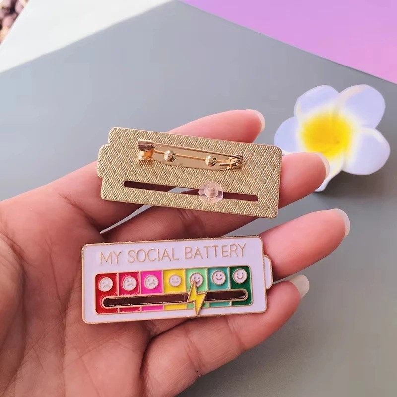 Funny Social Battery Slider Pin – 7-Mood Expression Badge, Cute Interactive Pin