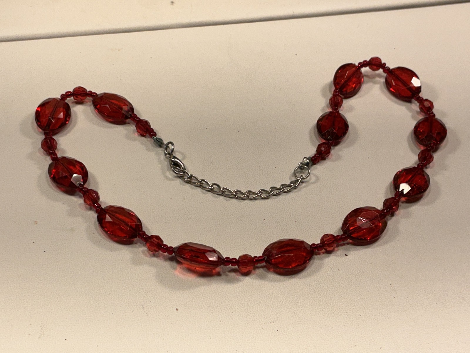Fashion Necklace Acrylic Garnet Red Faceted Lozenge Silver Tone Choker Lot 83B