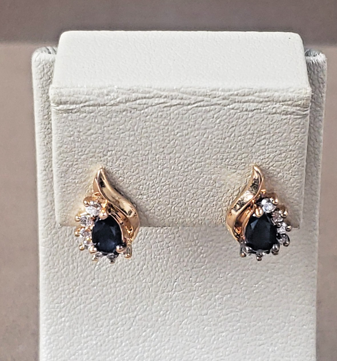 CHARMING GOLD TONE STERLING SILVER SPINEL & CZ TEARDROP STUD EARRINGS