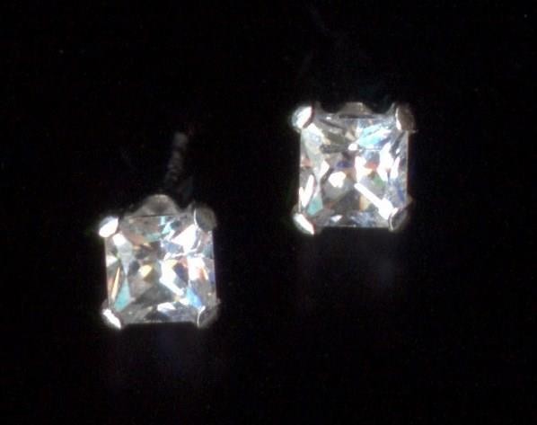 New 10K Solid White Gold 3mm Princess Cut Clear Crystal CZ Solitaire Earrings UZ