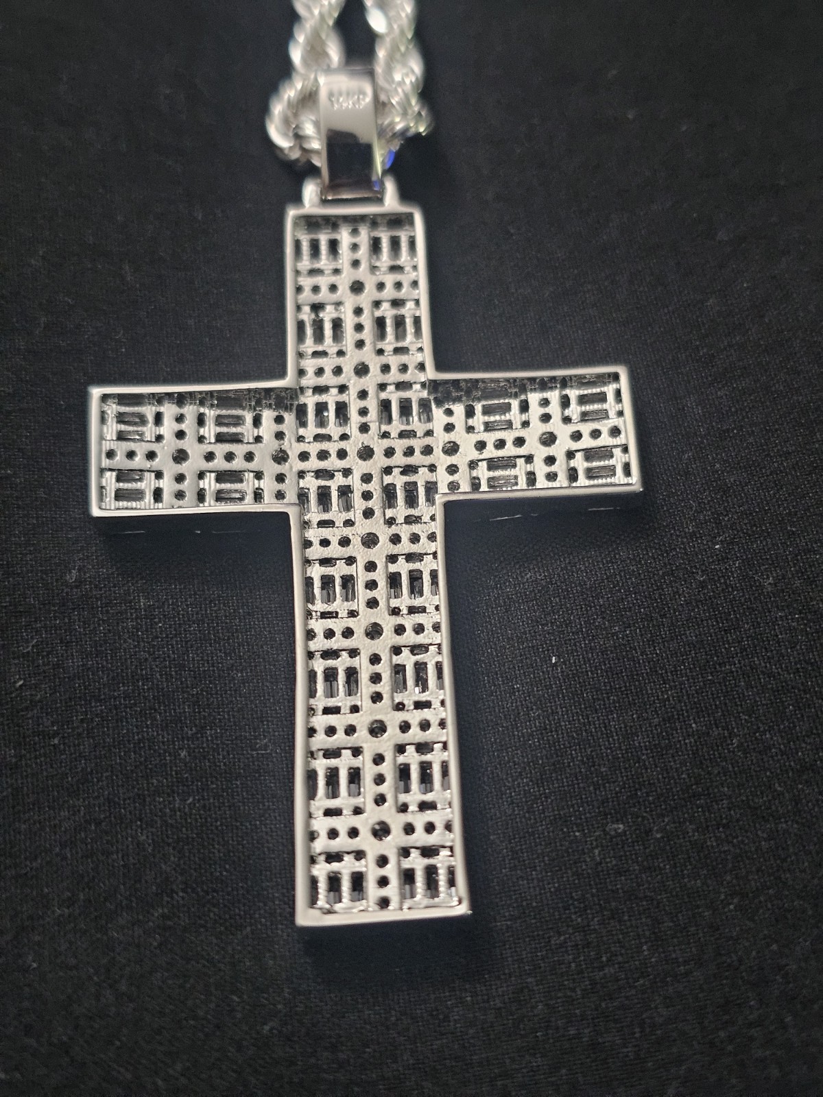 24in 925.silver-plated brass-3.7mm Rope chain w/baguette CZs large cross
