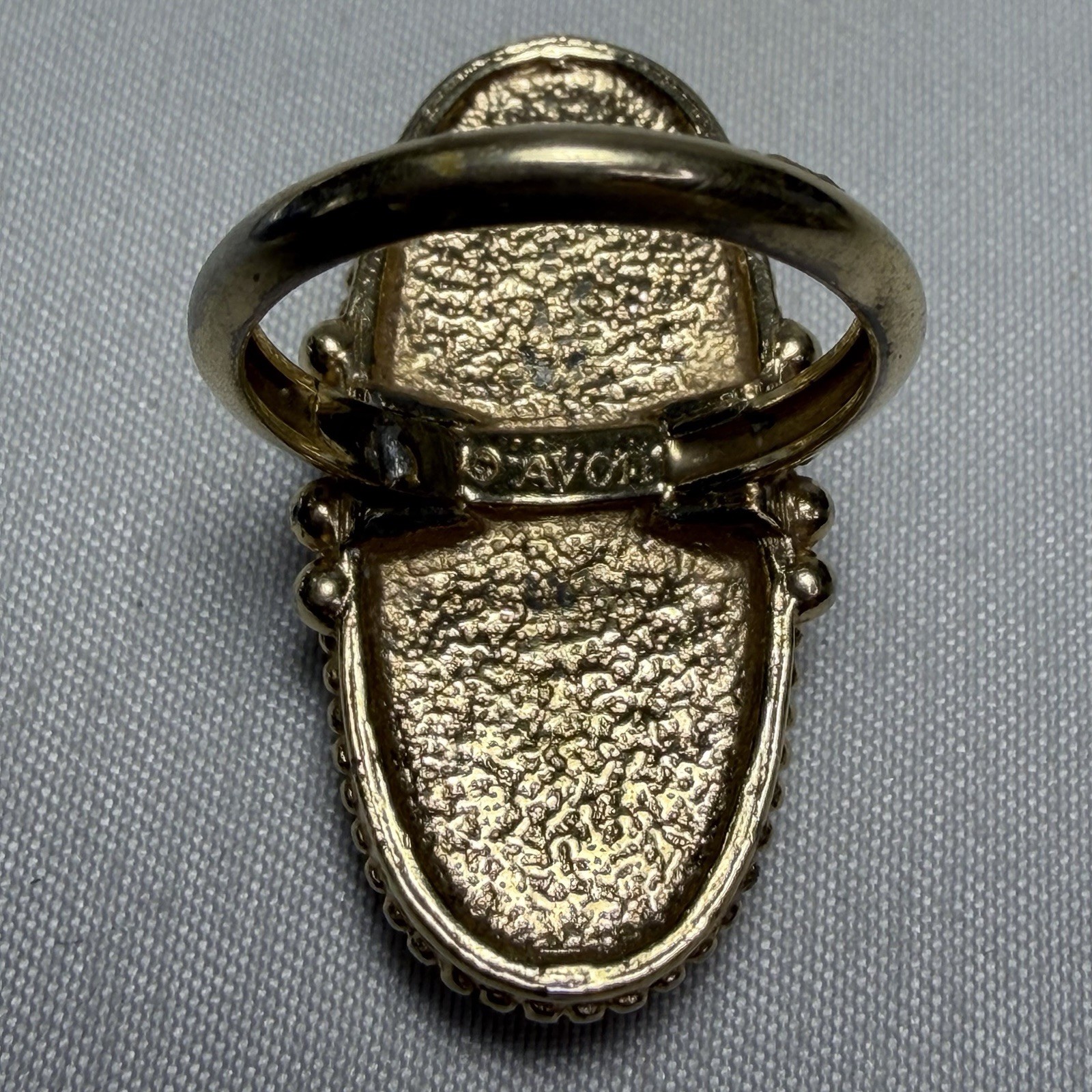 Vintage Avon Ring Shimmering Sands Porphyry Glass Banded Gold Tone Sz 5.5