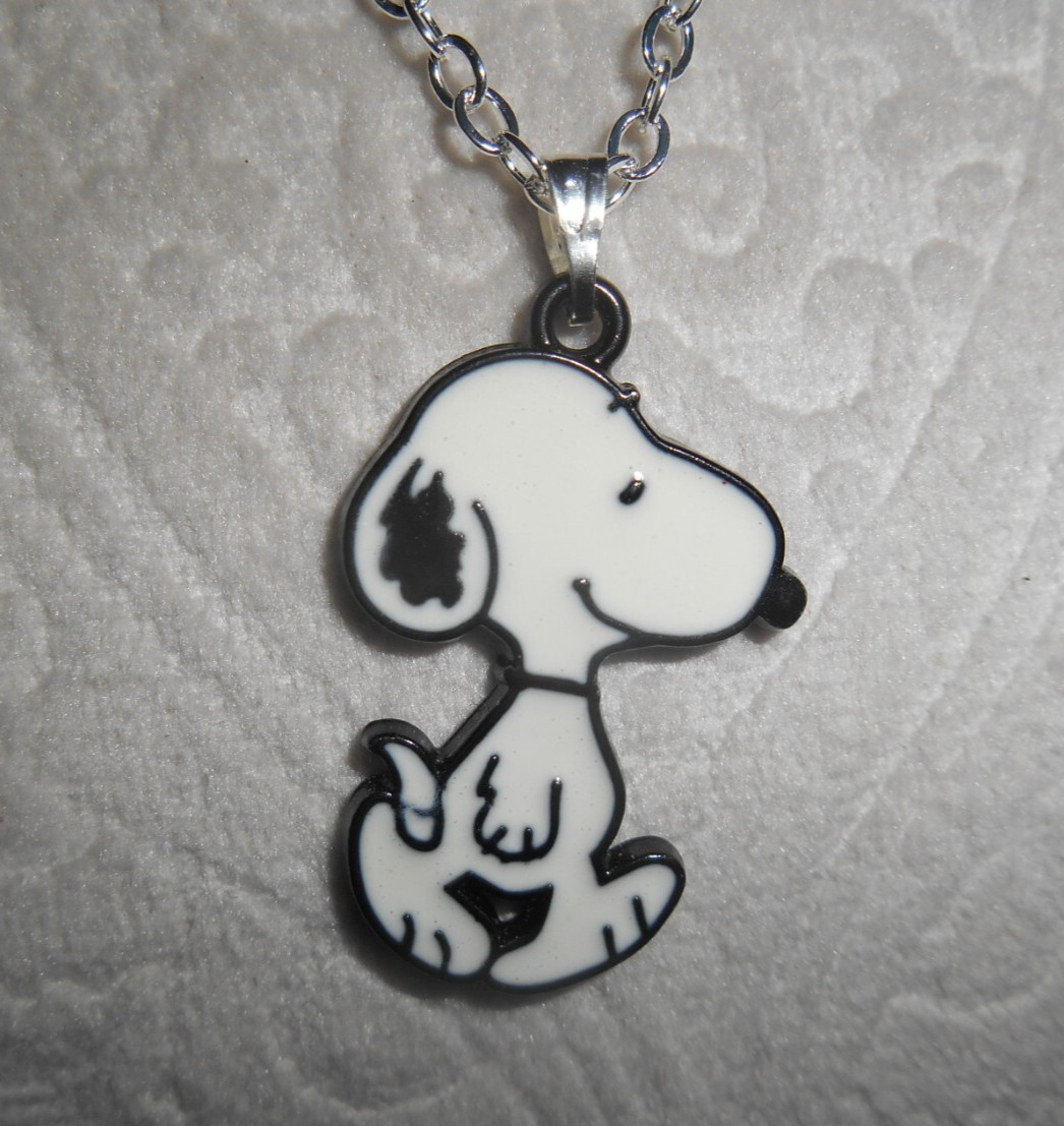 SNOOPY NECKLACE