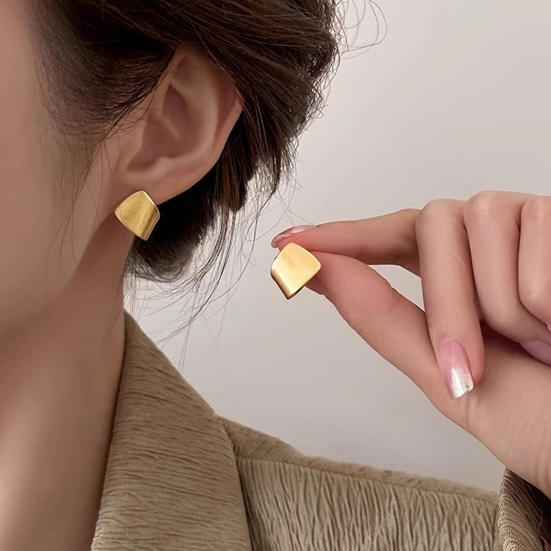Women’s Golden Geometric Alloy Earrings Fashion Simple Ear Studs Jewelry Gift
