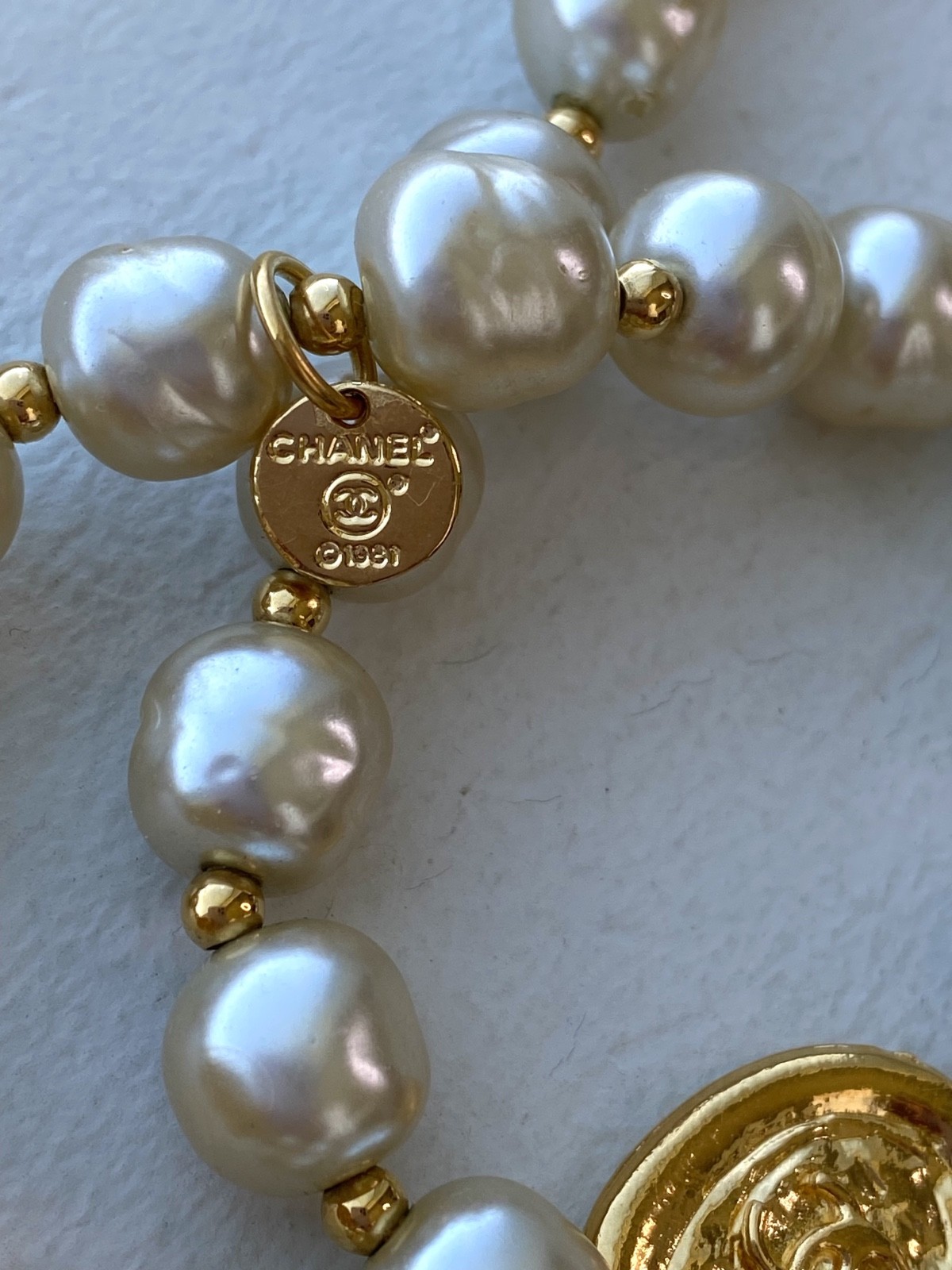 MINT Vintage CHANEL 1981 24K CC Station Faux Pearl Sautoir Necklace Goossens 62″