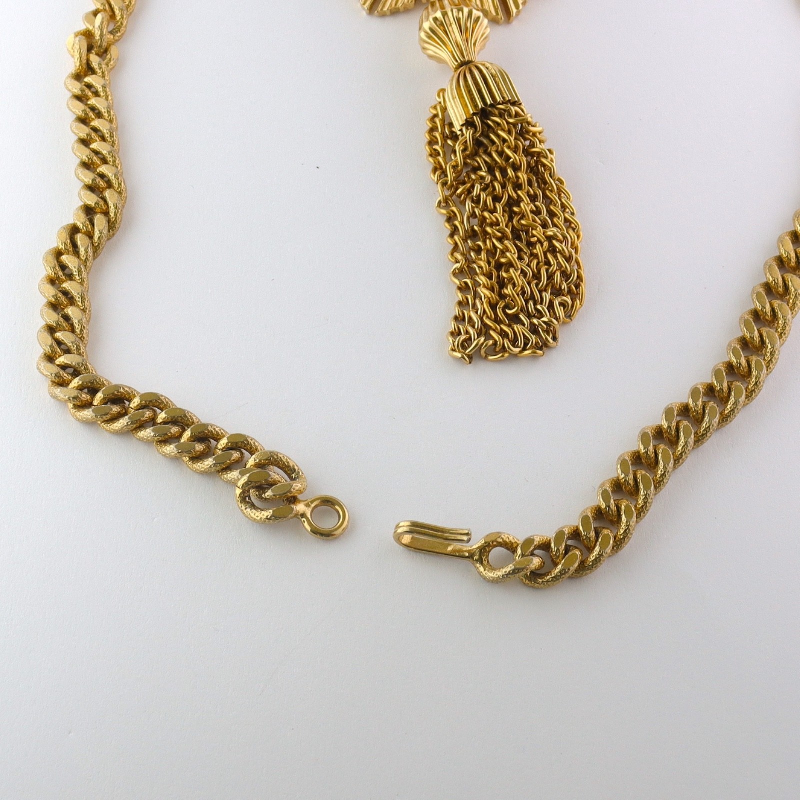 Vintage Nettie Rosenstein Gold-tone Head Pendant Curb Chain Necklace – NEW