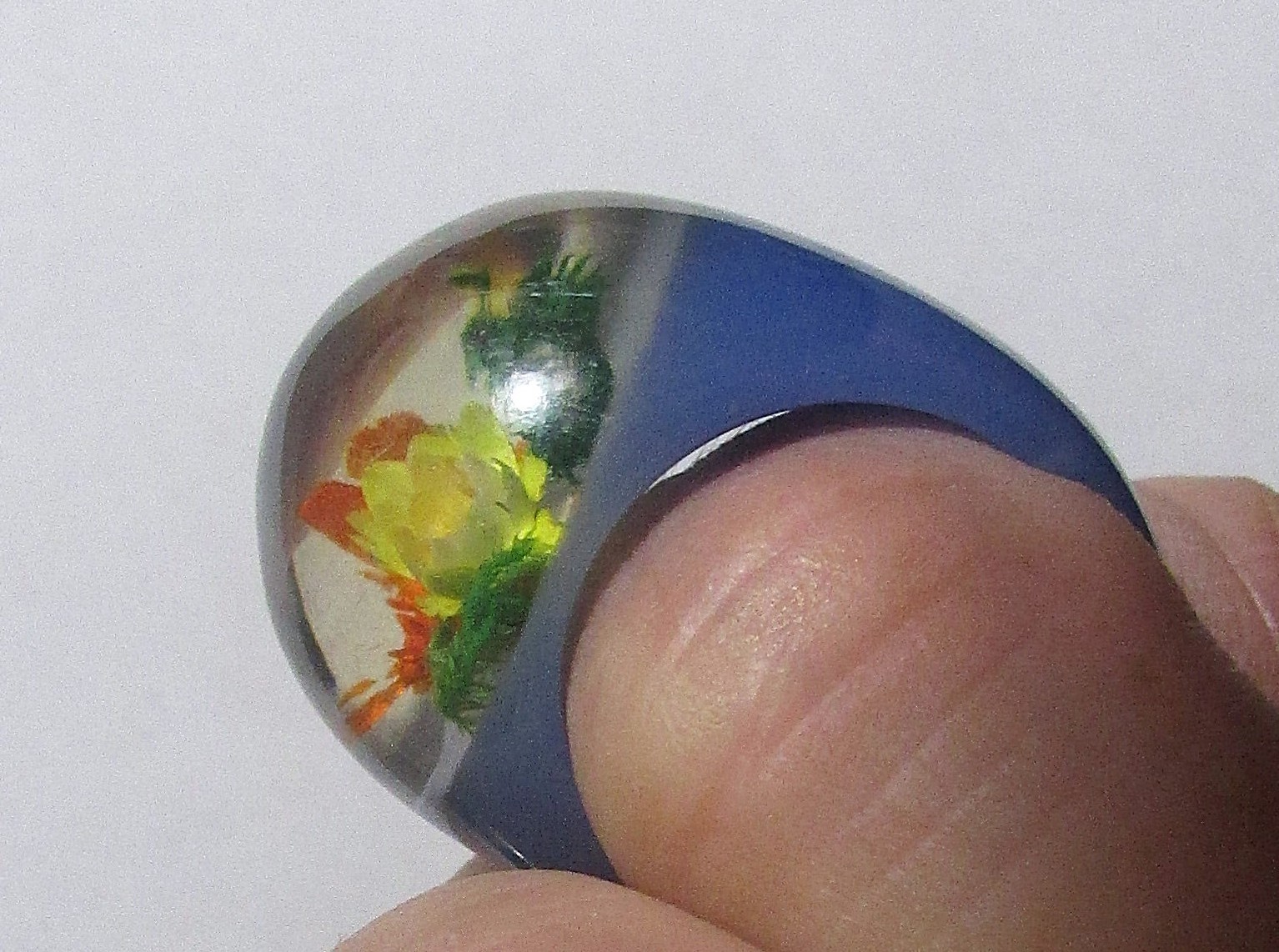 Vtg Lucite Dome Ring sz 7 Blue Resin Real Pressed Flowers Bold Statement Floral
