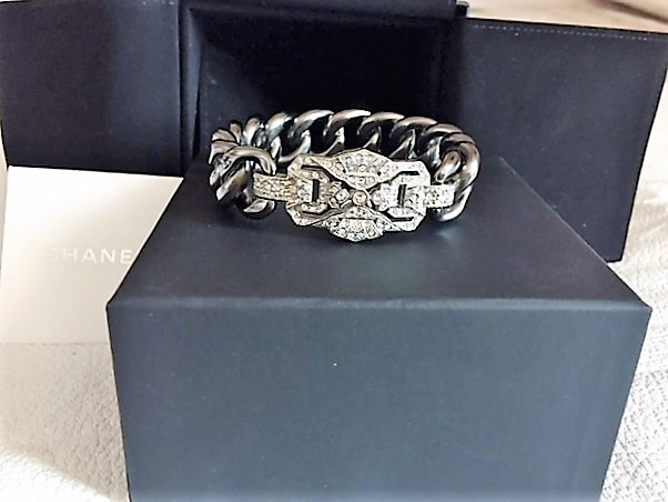 CHANEL DECO CRYSTAL RUTHENIUM CHAIN BANGLE CUFF BRACELET STYLE & EDGE NEW ITALY