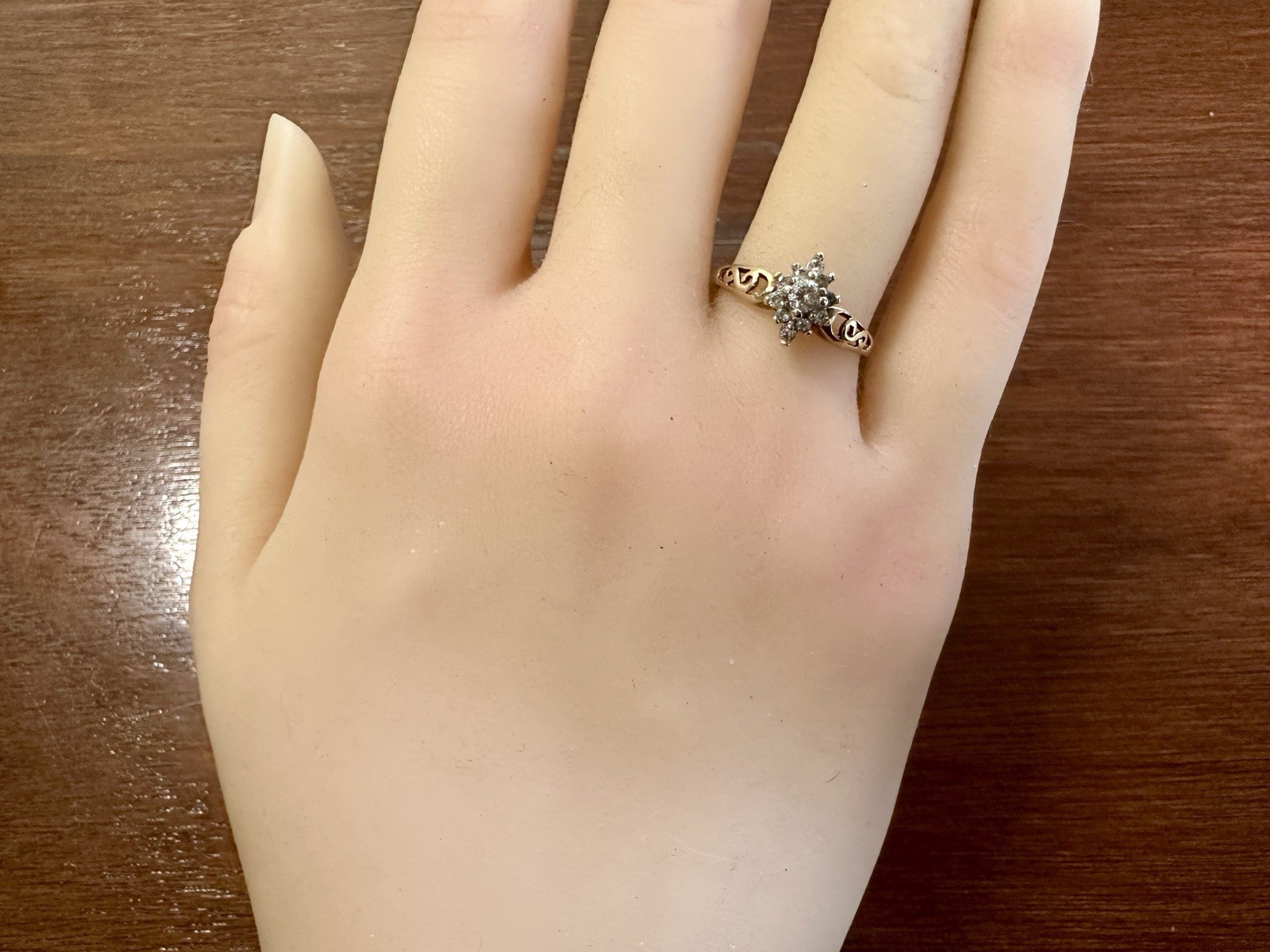 Kay Jewelers 10k Yellow Gold CZ Flower Cluster Ring Scroll Sz 6.75