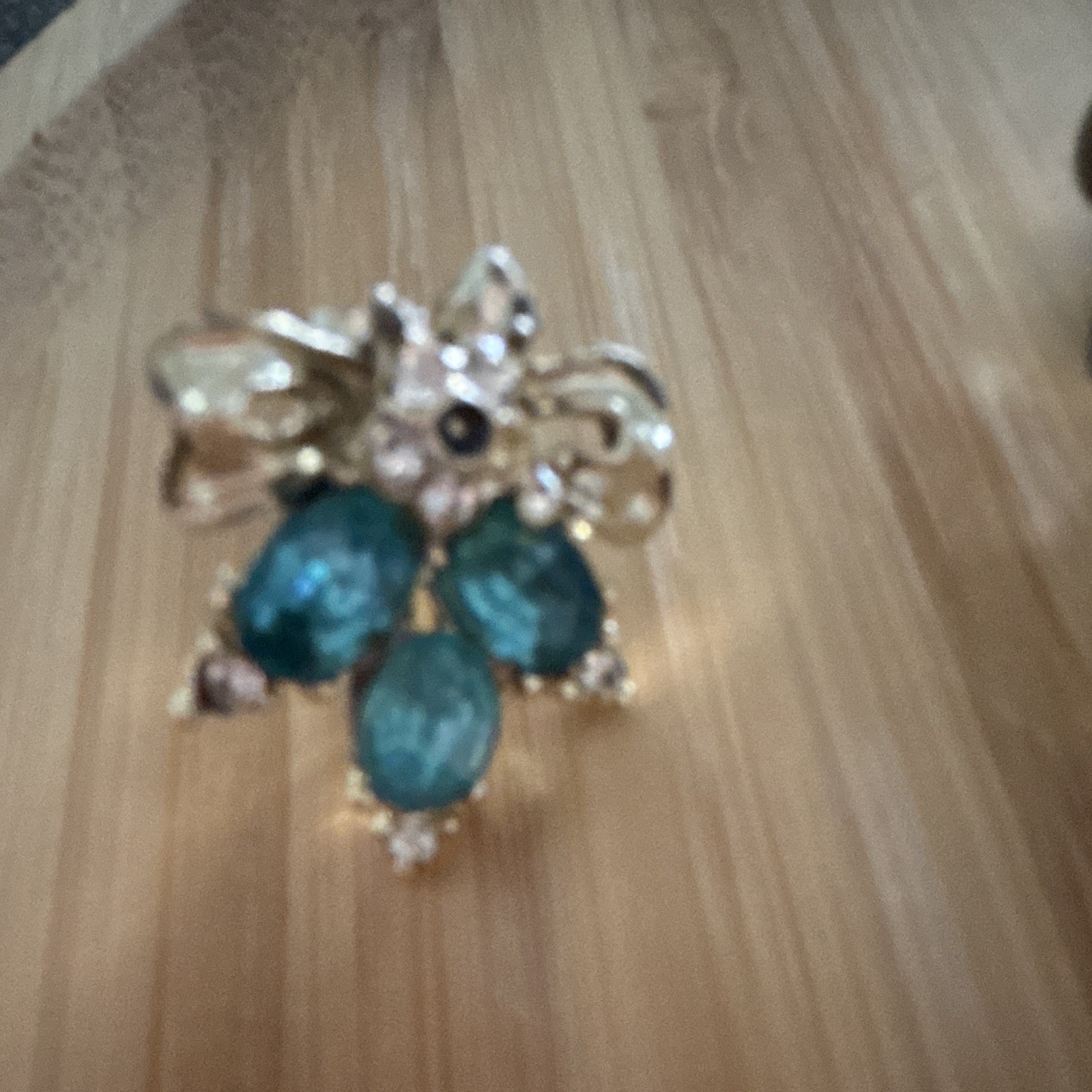 VTG Estate Gold Tone Blue Crystal Bow Screw On Earrings Set