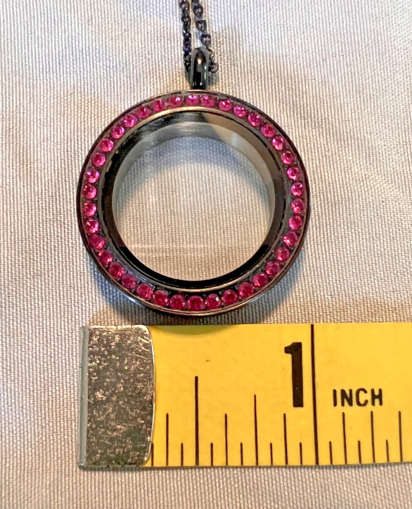 Origami Owl Twist Locket Necklas Black with Fuchsia Crystals Y2K jewelry